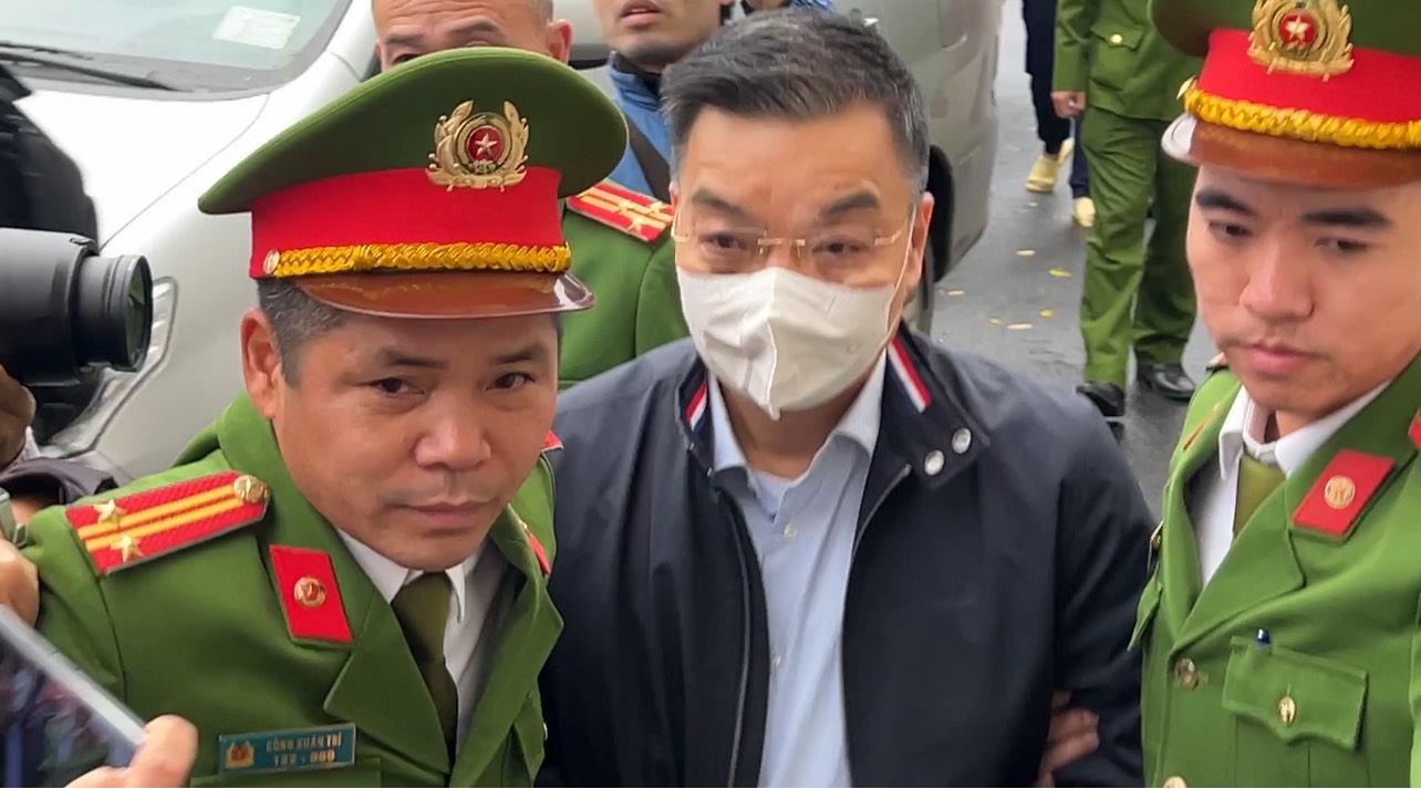 Video cựu bộ trưởng Nguyễn Thanh Long, Chu Ngọc Anh bạc tóc hầu tòa đại án Việt Á- Ảnh 5.