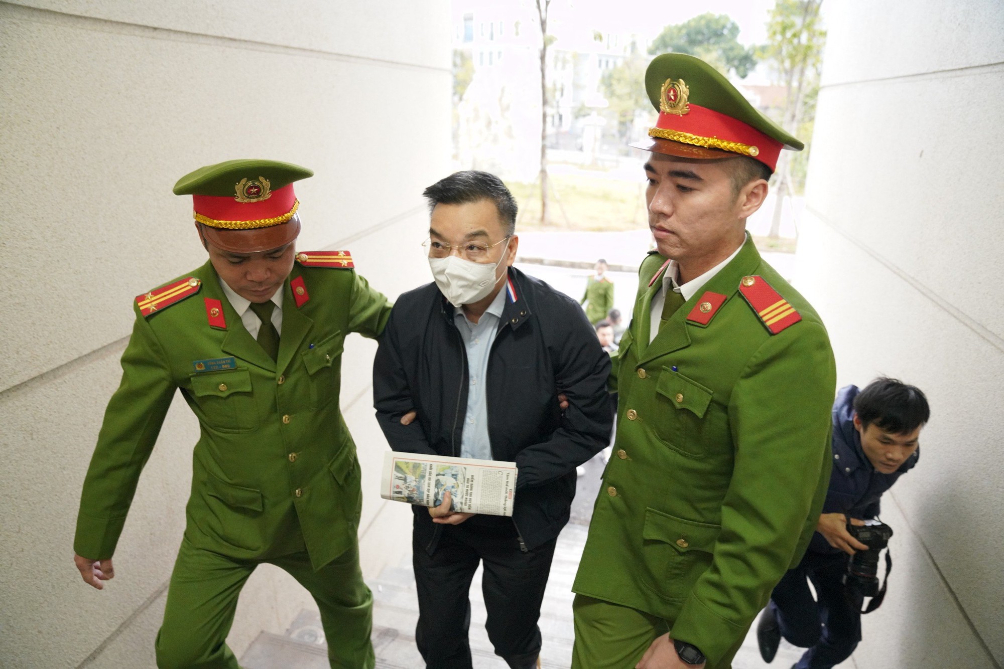 Cựu Bộ trưởng Y tế Nguyễn Thanh Long hầu tòa vụ Việt Á với mái tóc bạc trắng- Ảnh 6.