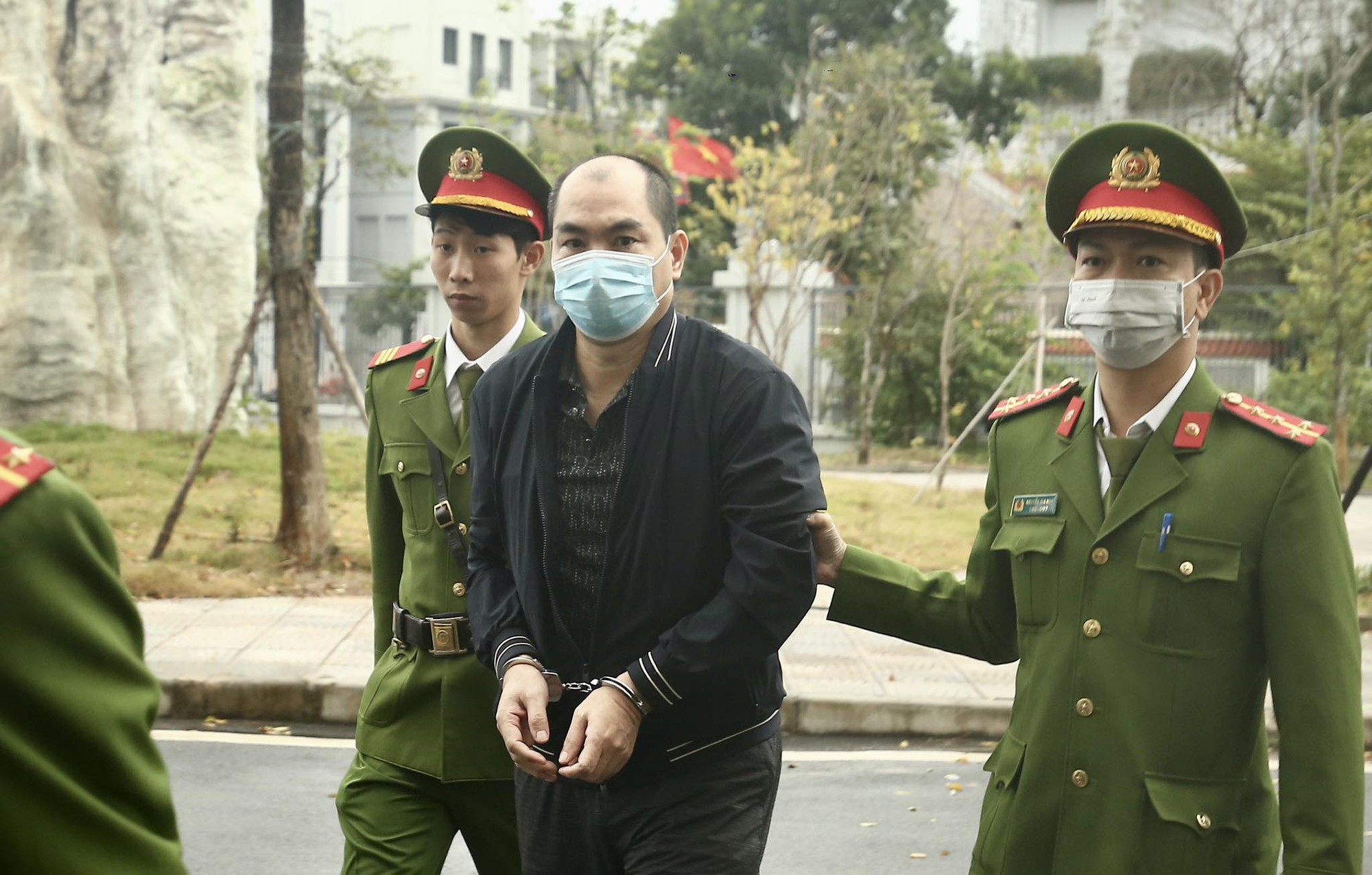 Cựu Bộ trưởng Y tế Nguyễn Thanh Long hầu tòa vụ Việt Á với mái tóc bạc trắng- Ảnh 9.