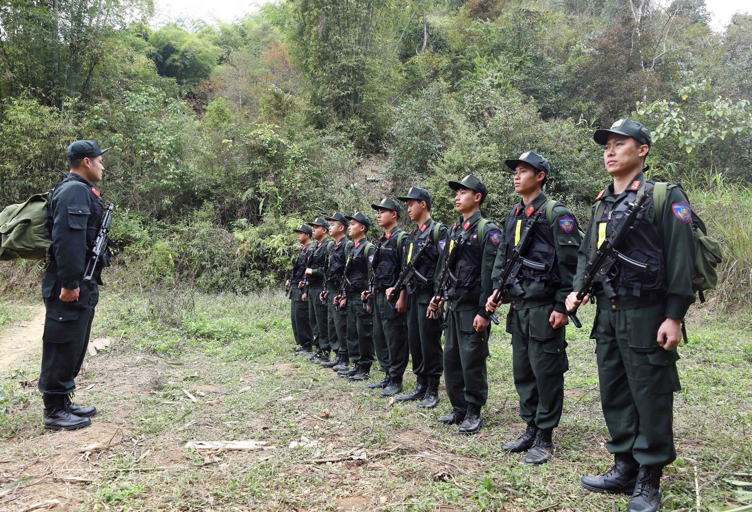 Vượt núi băng rừng, giữ vững biên cương- Ảnh 15.