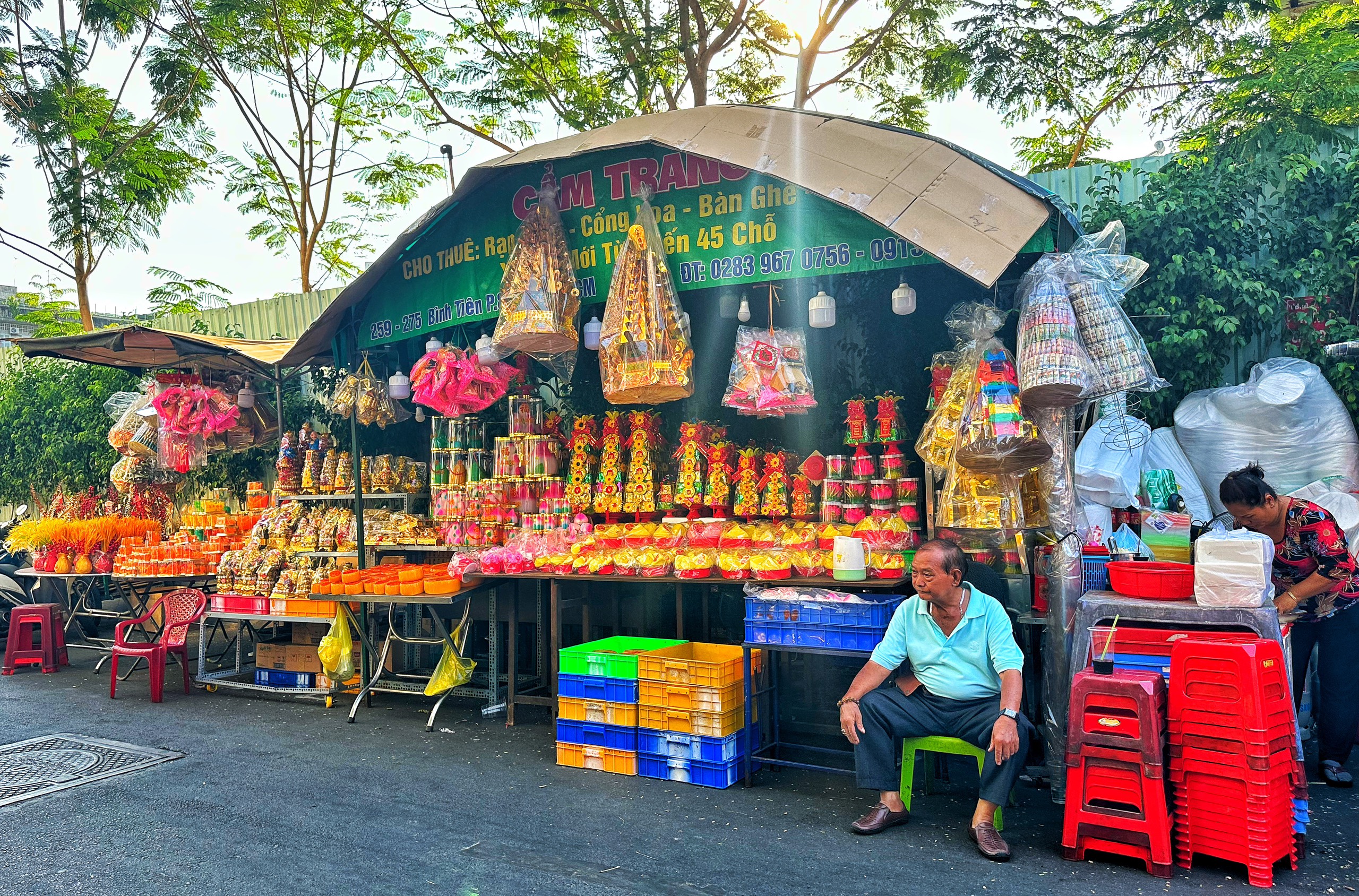 Chợ lạ chỉ xuất hiện dịp tết giữa lòng Chợ Lớn: Đủ sắc màu cuối năm- Ảnh 10.