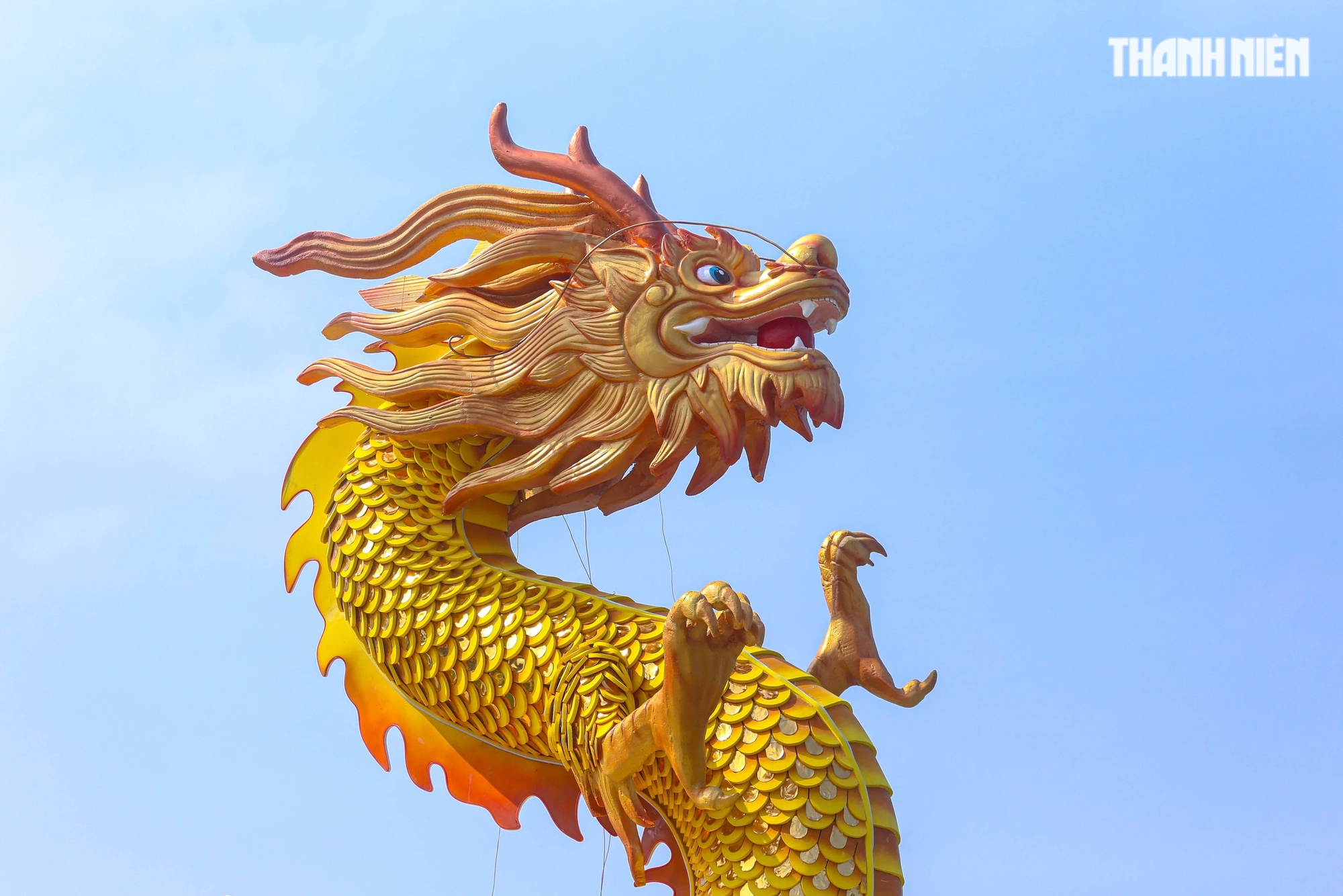 Linh vật rồng xứ Huế khổng lồ uốn lượn: Được tạo hình từ kiến trúc và bảo vật triều Nguyễn- Ảnh 7.