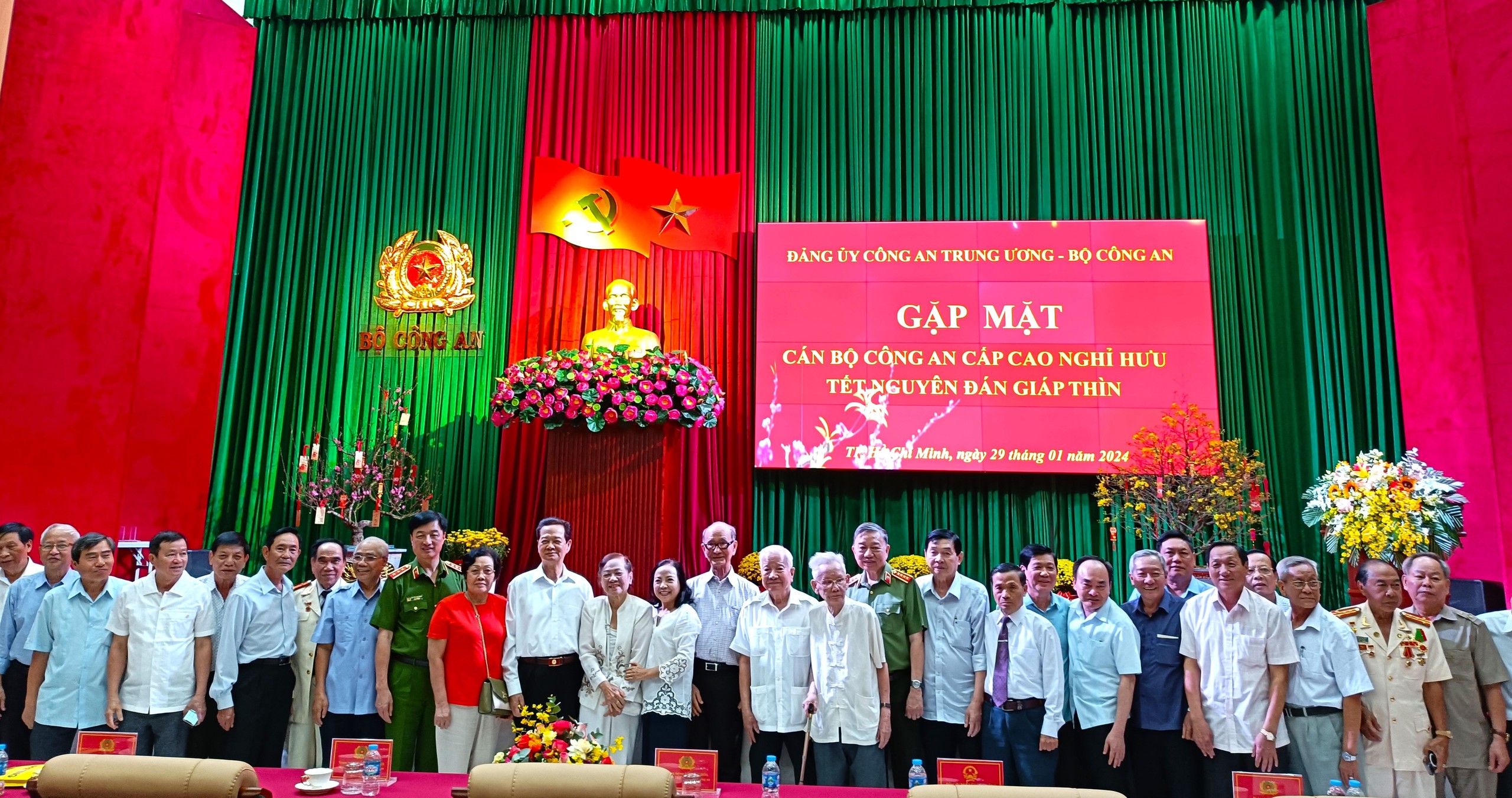 Đại tướng Tô Lâm thăm nguyên Chủ tịch nước Nguyễn Minh Triết và Trương ...