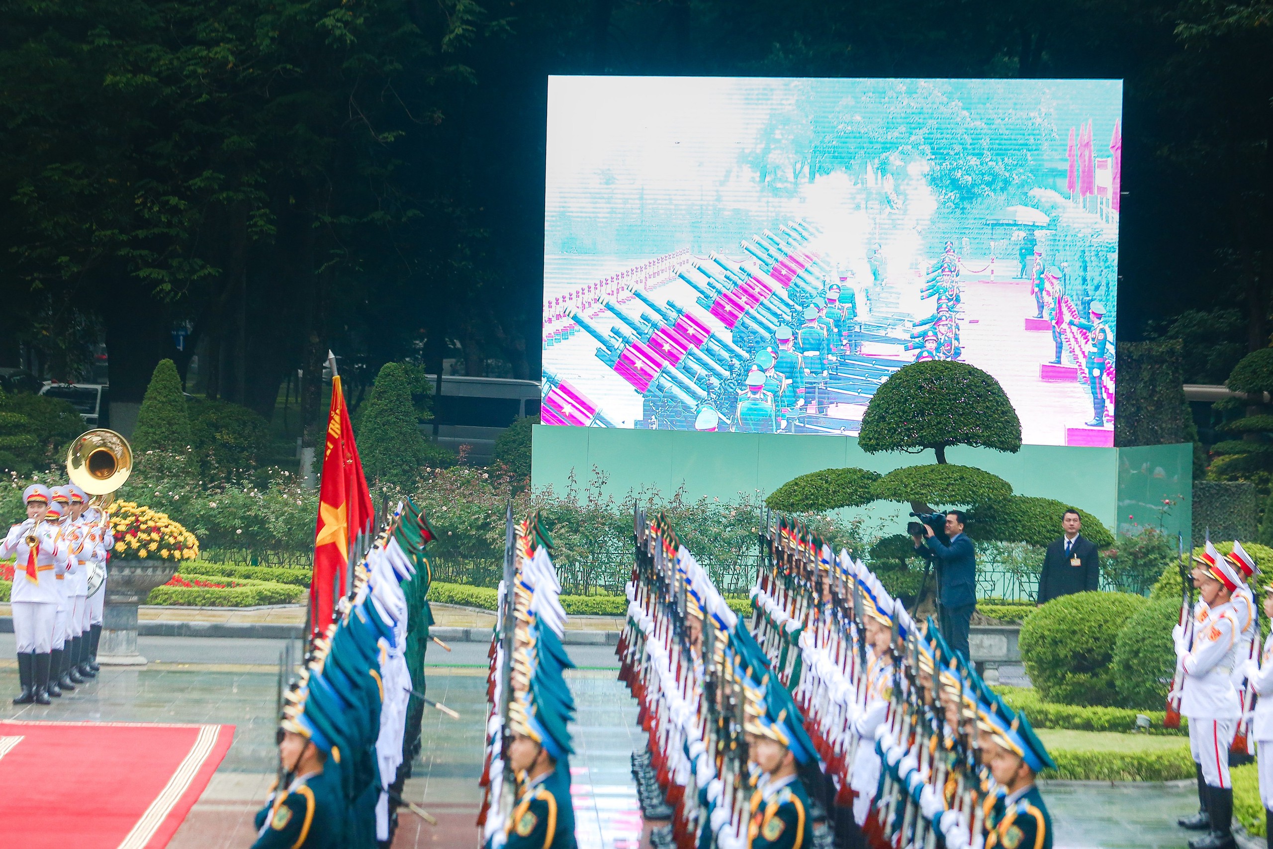 Lễ đón chính thức Tổng thống Philippines thăm cấp nhà nước đến Việt Nam- Ảnh 2.