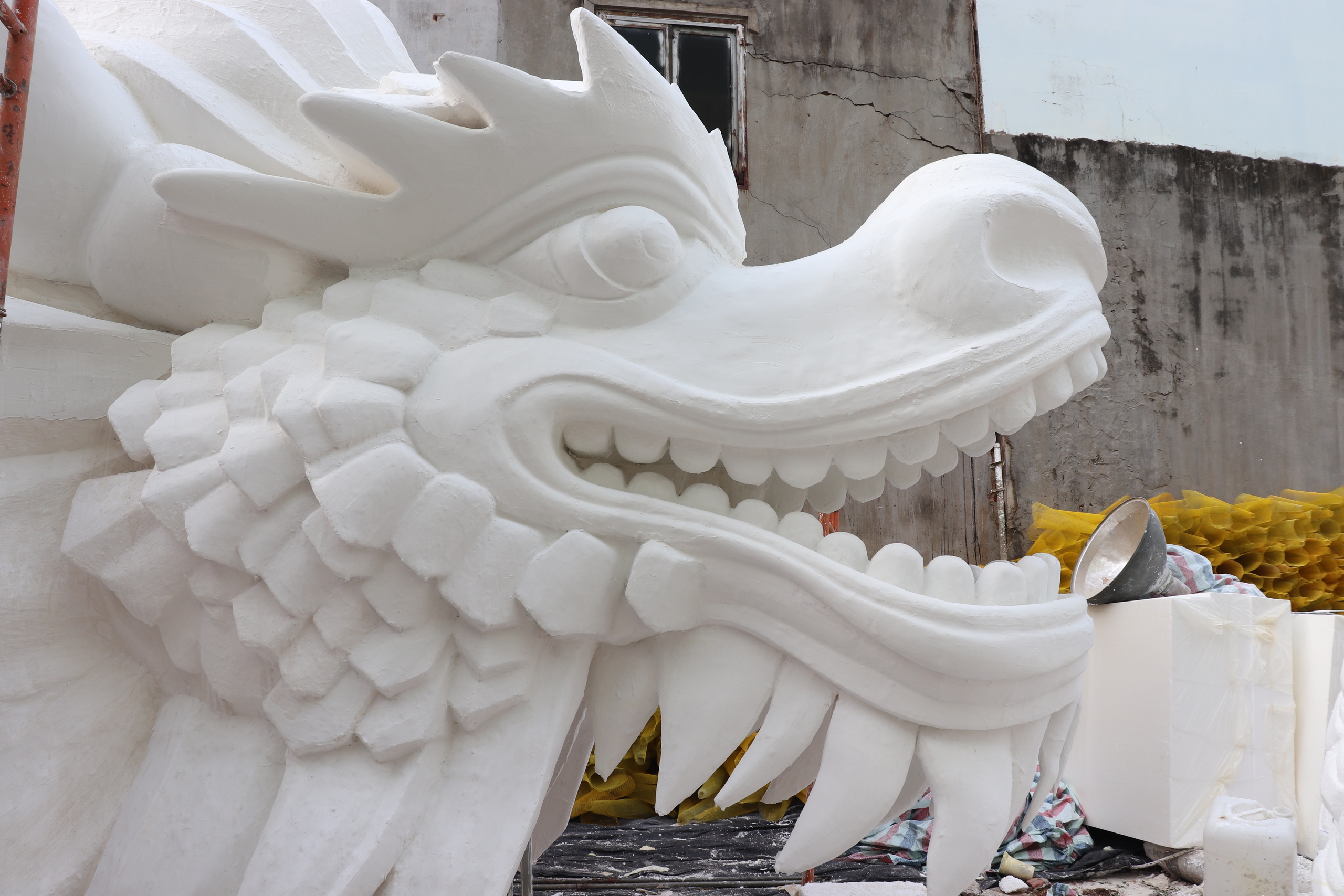 Linh vật rồng khổng lồ dài 120 mét cho đường hoa Nguyễn Huệ được làm thế nào?- Ảnh 1.