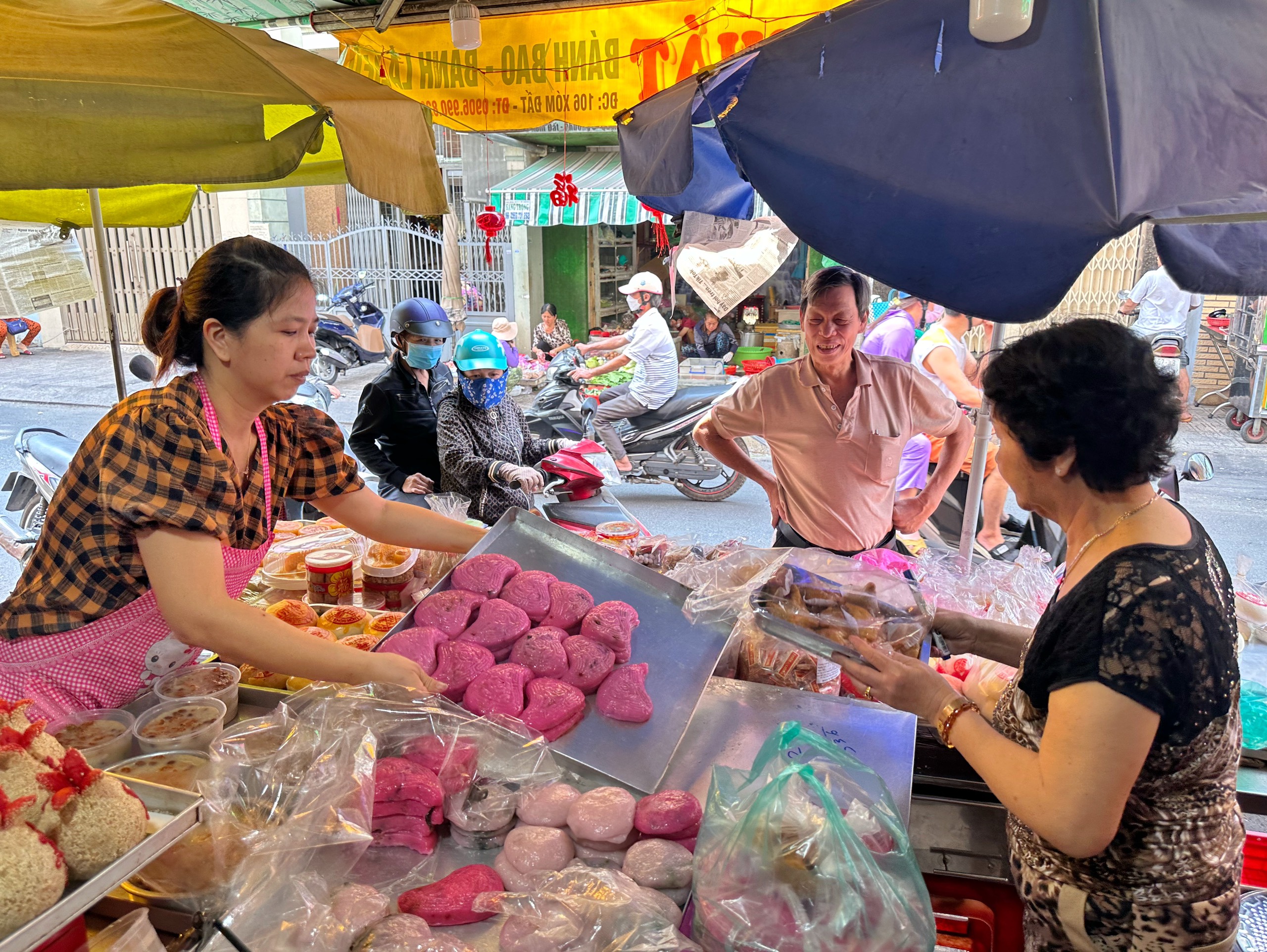 Lò 'bánh trường thọ' nức tiếng Chợ Lớn dịp tết: Làm gấp 10 lần, khách nườm nượp- Ảnh 5.