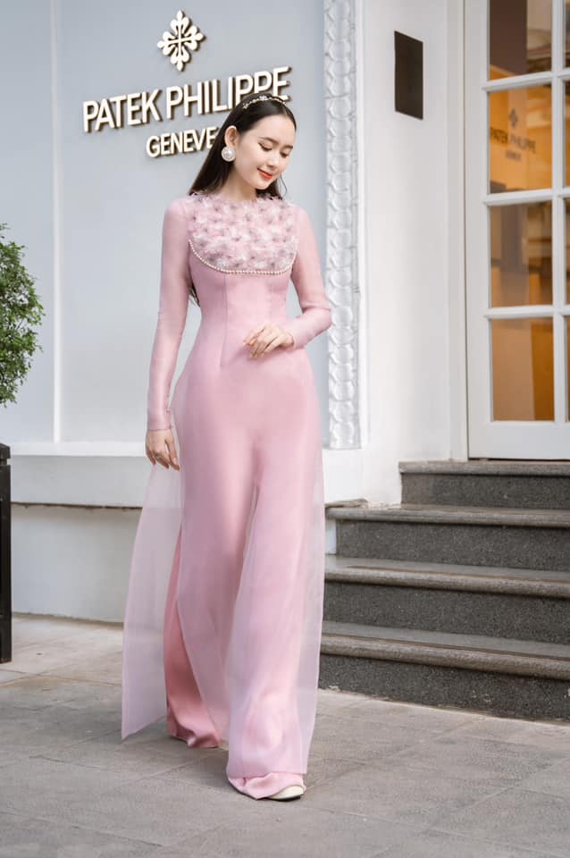 Đẹp xuất sắc cùng áo dài đính kết dịp tết này- Ảnh 14. Đẹp xuất sắc cùng áo dài đính kết dịp tết này- Ảnh 14.