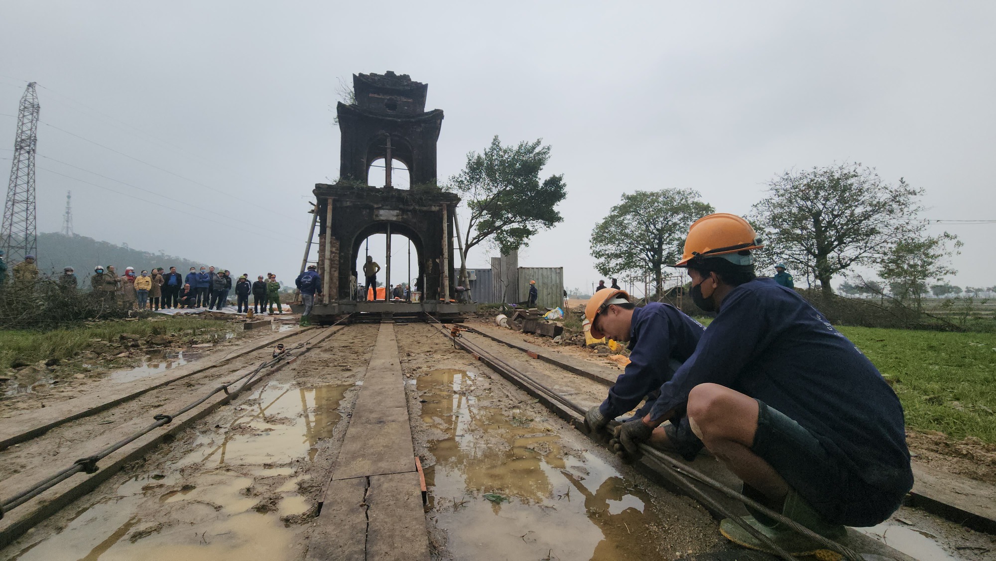 'Thần đèn' Nguyễn Văn Cư dời cổng đền cổ nặng 100 tấn đi xa 60 mét- Ảnh 12.