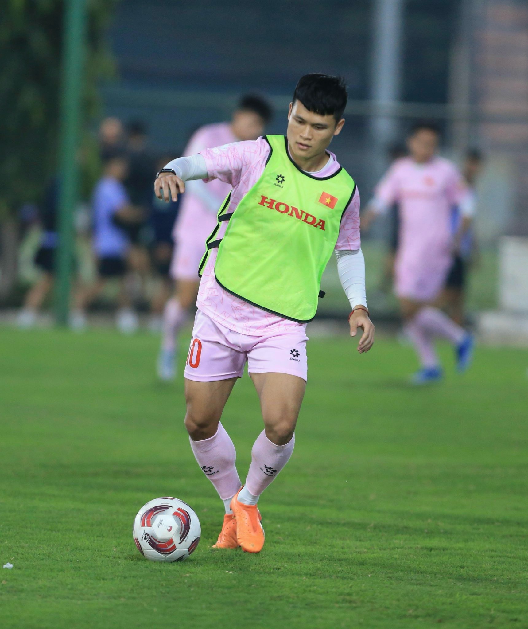 AFC tiết lộ danh sách đội tuyển Việt Nam dự Asian Cup: HLV Troussier quyết định sốc- Ảnh 8.