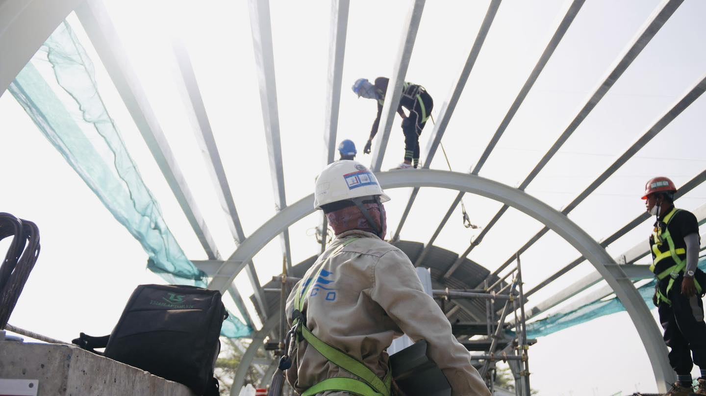 Ngắm cầu đi bộ nối tới ga metro số 1 sắp hoàn thiện- Ảnh 6.