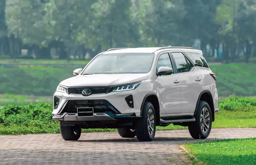 Toyota Fortuner 2024 cải tiến 'nhỏ giọt', đủ sức đấu Ford Everest?