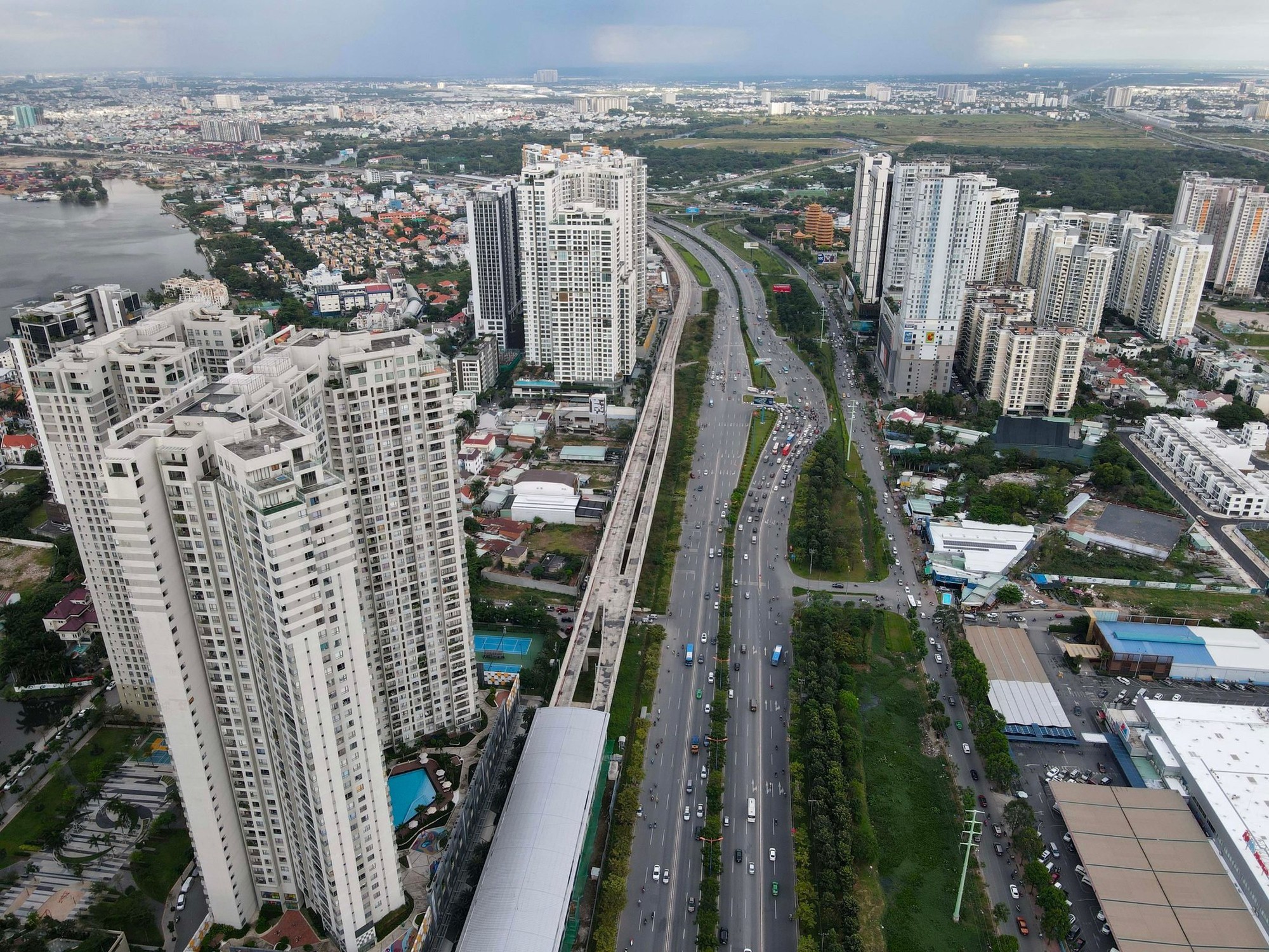 CHUYỂN ĐỘNG KINH TẾ ngày 5.1: Siêu thị đông khách ngày đầu năm | Tỷ lệ phá sản ở Mỹ liên tục tăng- Ảnh 1.