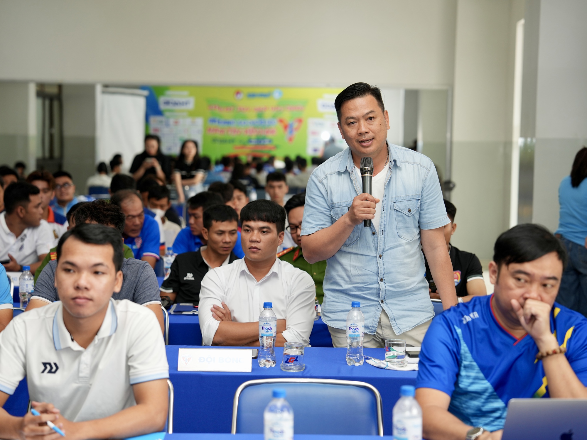 HLV Phạm Thái Vinh của Trường ĐH Sư phạm TDTT TP.HCM quan tâm đến chương trình &quot;Nhà truyền thông TNSV THACO Cup 2024&quot;