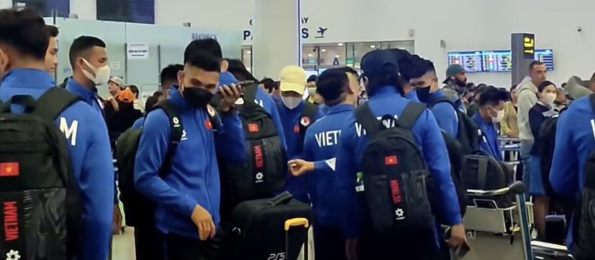 Đội tuyển Việt Nam khẩn trương làm thủ tục xuất cảnh sang Qatar, sẵn sàng 'chiến' Asian Cup- Ảnh 8.