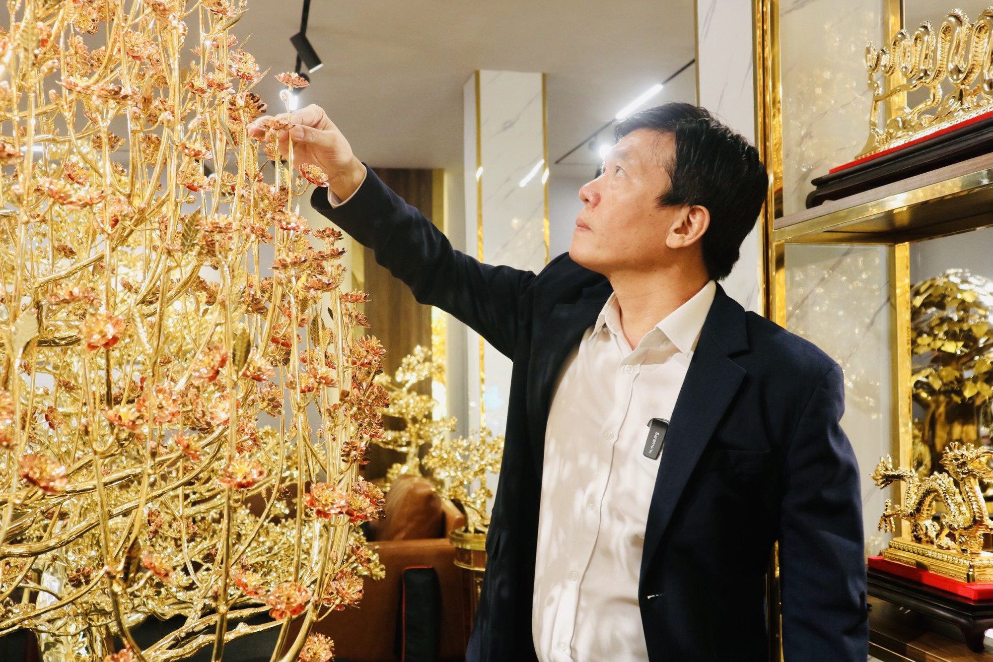 Cây đào, bồ đề mạ vàng lớn nhất Việt Nam giá 1 triệu USD ra mắt Tết Nguyên đán 2024- Ảnh 3.