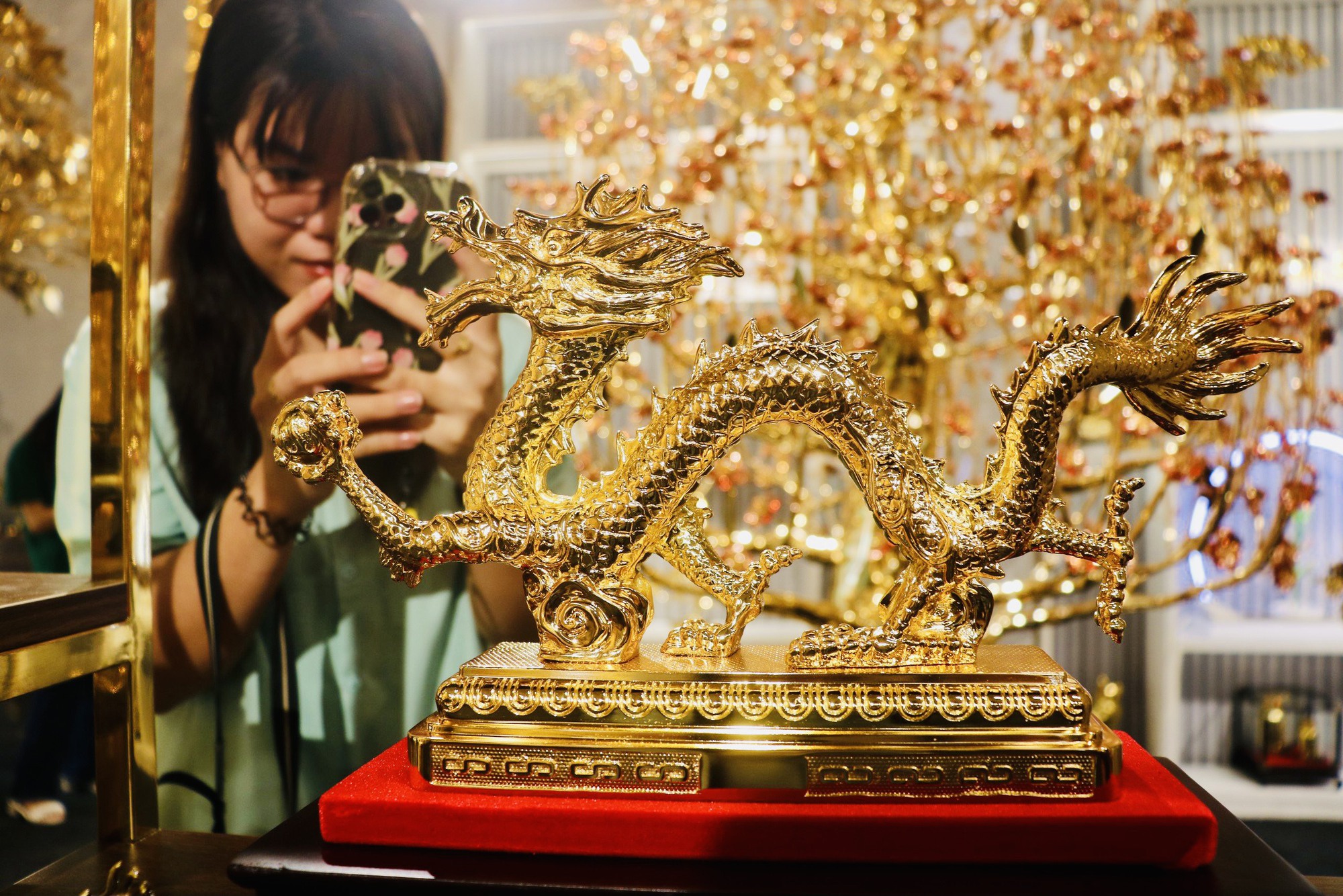 Cây đào, bồ đề mạ vàng lớn nhất Việt Nam giá 1 triệu USD ra mắt Tết Nguyên đán 2024- Ảnh 8.