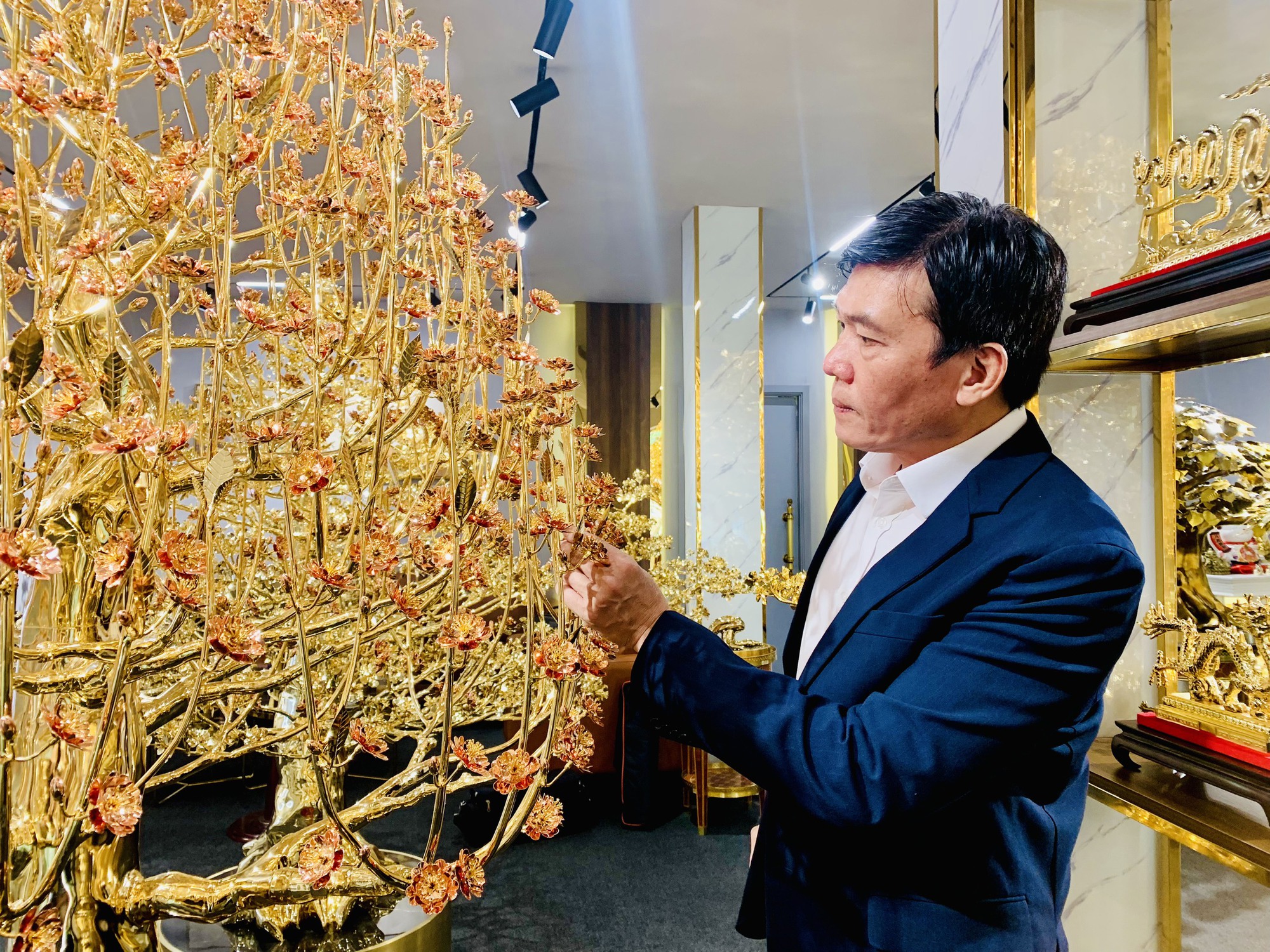Cây đào, bồ đề mạ vàng lớn nhất Việt Nam giá 1 triệu USD ra mắt Tết Nguyên đán 2024- Ảnh 2.