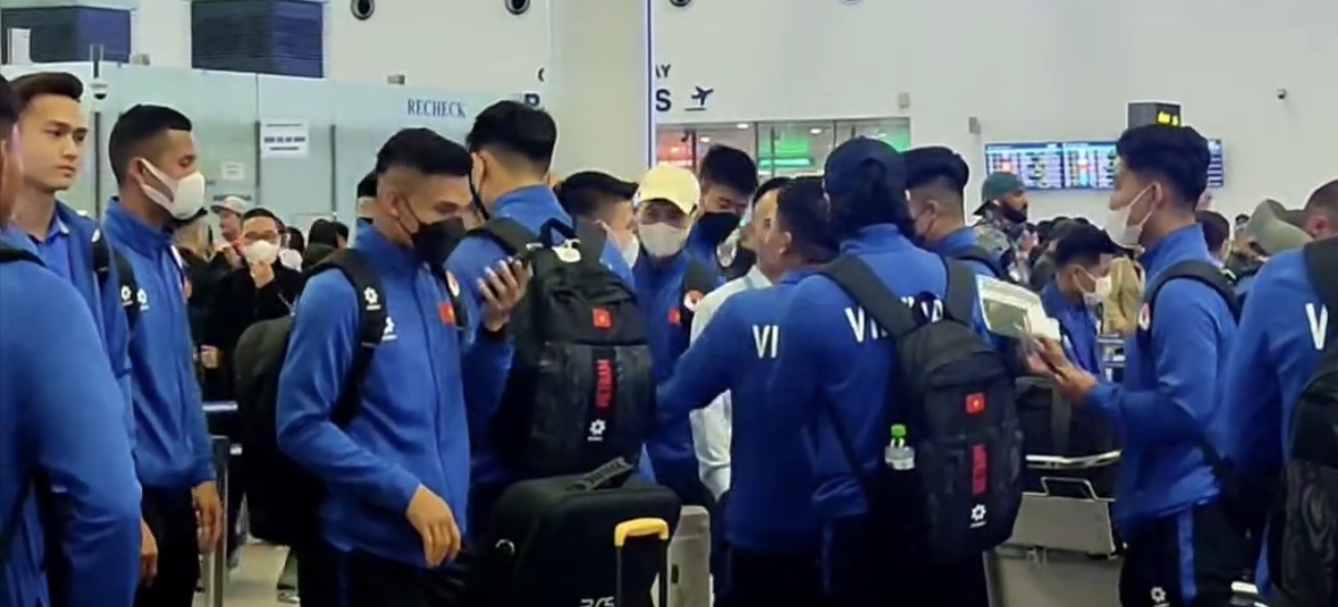 Đội tuyển Việt Nam khẩn trương làm thủ tục xuất cảnh sang Qatar, sẵn sàng 'chiến' Asian Cup- Ảnh 9.