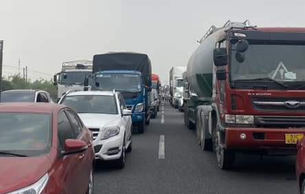 Tai nạn liên hoàn khiến cao tốc TP.HCM - Trung Lương ùn tắc hơn 4 km- Ảnh 1.