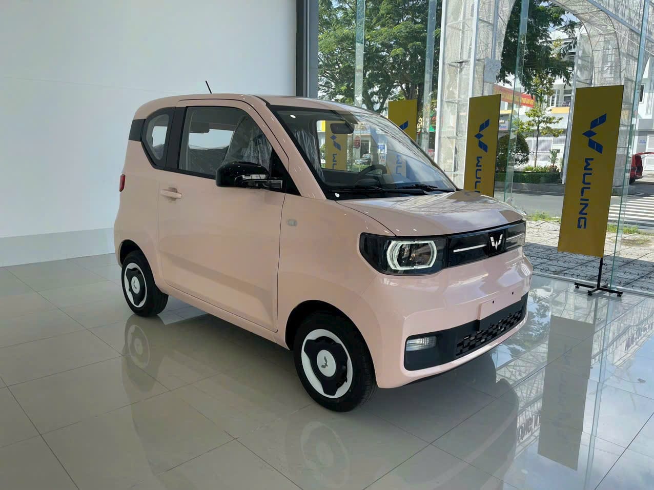 Wuling Hongguang Mini EV giá dưới 200 triệu đồng, liệu có thay thế xe máy?- Ảnh 2.