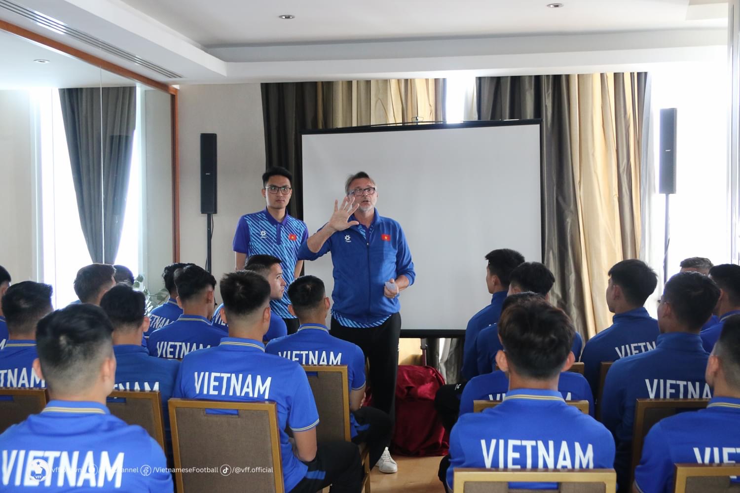 HLV Troussier: ‘Các cầu thủ 30 tuổi hãy tận hưởng Asian Cup vì đây có thể là…’- Ảnh 4.