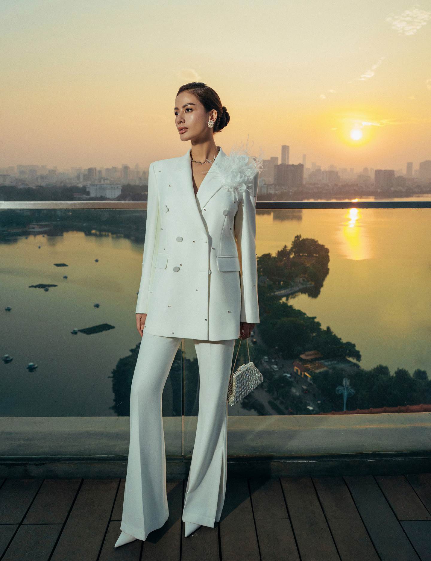 Những mẫu áo blazer làm nên thần thái và sự chuyên nghiệp cho quý cô- Ảnh 4.