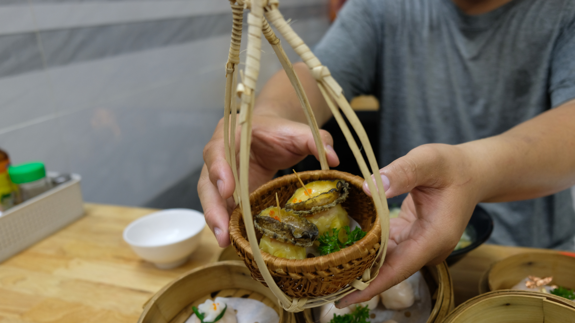 Làm dimsum bằng chiếc cân tay dùng để cân vàng của người Tiều- Ảnh 4.