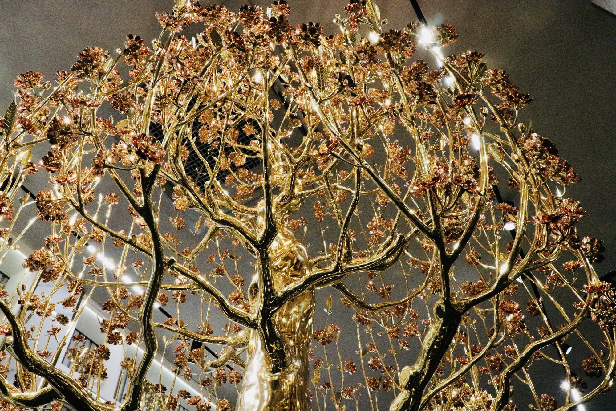 Cây đào, bồ đề mạ vàng lớn nhất Việt Nam giá 1 triệu USD ra mắt Tết Nguyên đán 2024- Ảnh 7.