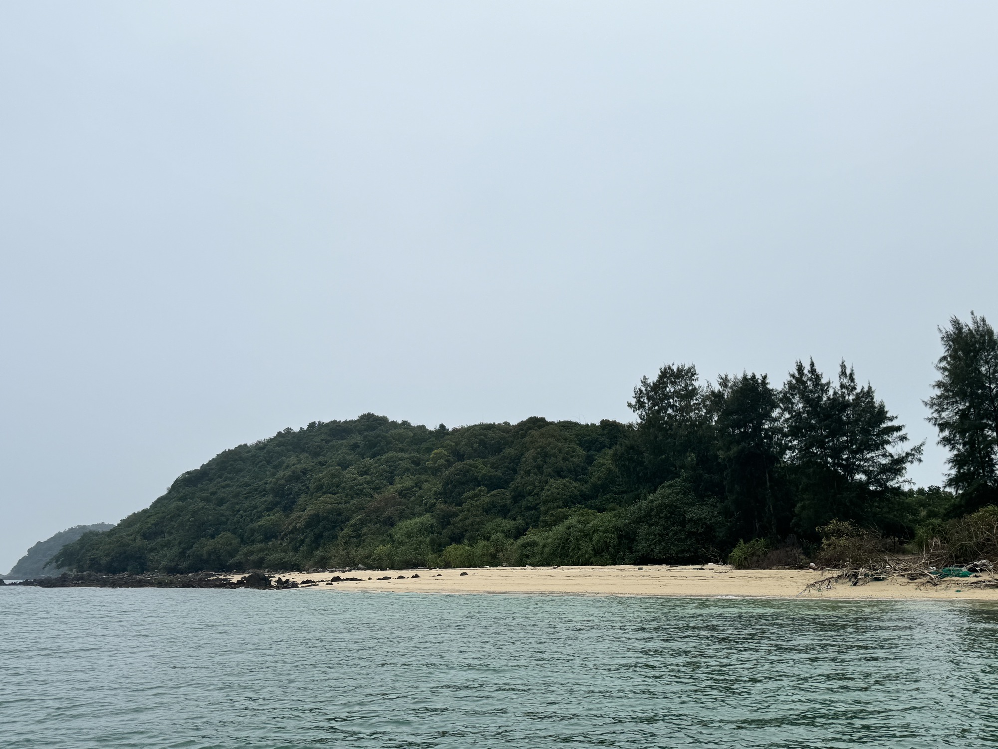 Tràn lan điểm nuôi thủy sản trái phép quanh các đảo ở vịnh Bái Tử Long- Ảnh 7.