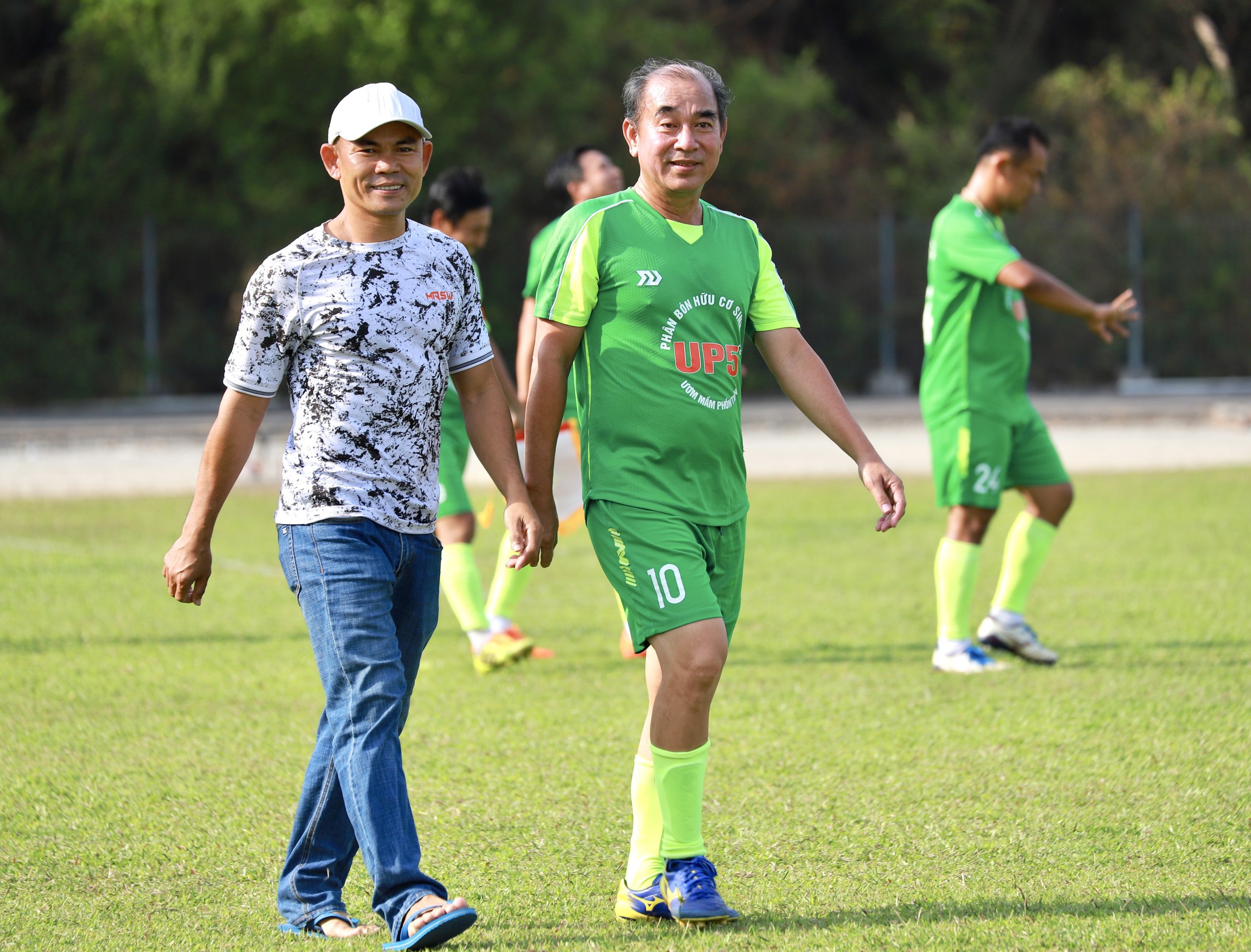 Chủ tịch huyện Long Điền, ông Lâm Văn Hồng nhiệt thành chào đón vòng loại giải TNSV THACO Cup 2024 khu vực Đông Nam bộ sẽ khởi tranh trên sân Bàu Thành từ ngày 12.1
