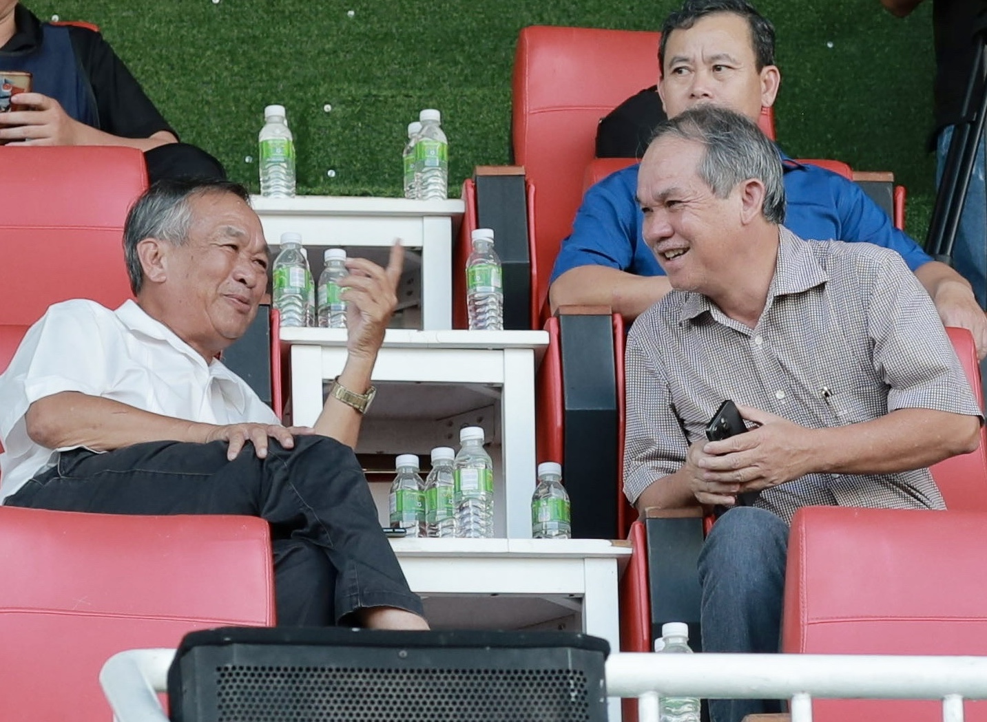 Bầu Đức luôn sẵn sàng tạo không gian để các chân sút trẻ nội có cơ hội phát triển. Ảnh: Minh Trần