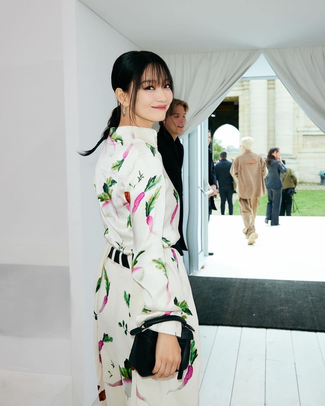 Diện quần tây đón thu như Dương Mịch, Shin Min Ah không lo dìm dáng- Ảnh 6. Diện quần tây đón thu như Dương Mịch, Shin Min Ah không lo dìm dáng- Ảnh 6.