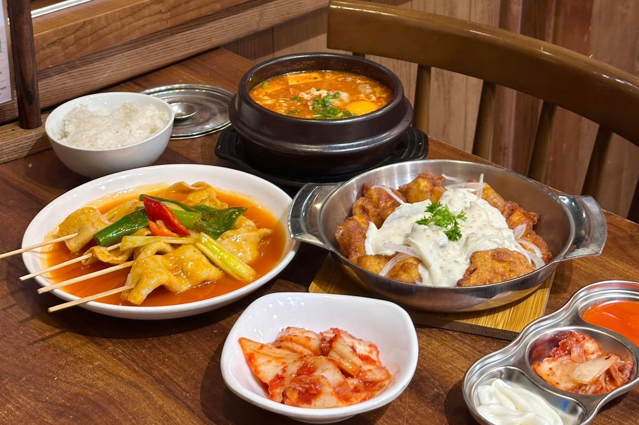 Snack paradise in Da Nang will make you so addicted that you forget the way home - Photo 3. Thiên đường ăn vặt ở Đà Nẵng khiến bạn say mê quên lối về- Ảnh 3.