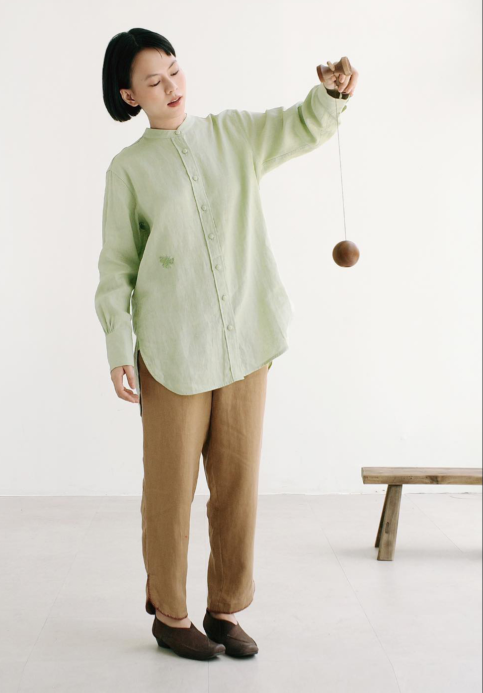 الملابس الكتانية تشكل لمسة مميزة لأسلوب الخريف - صورة 10. Trang phục linen là điểm nhấn riêng cho phong cách mùa thu- Ảnh 10.
