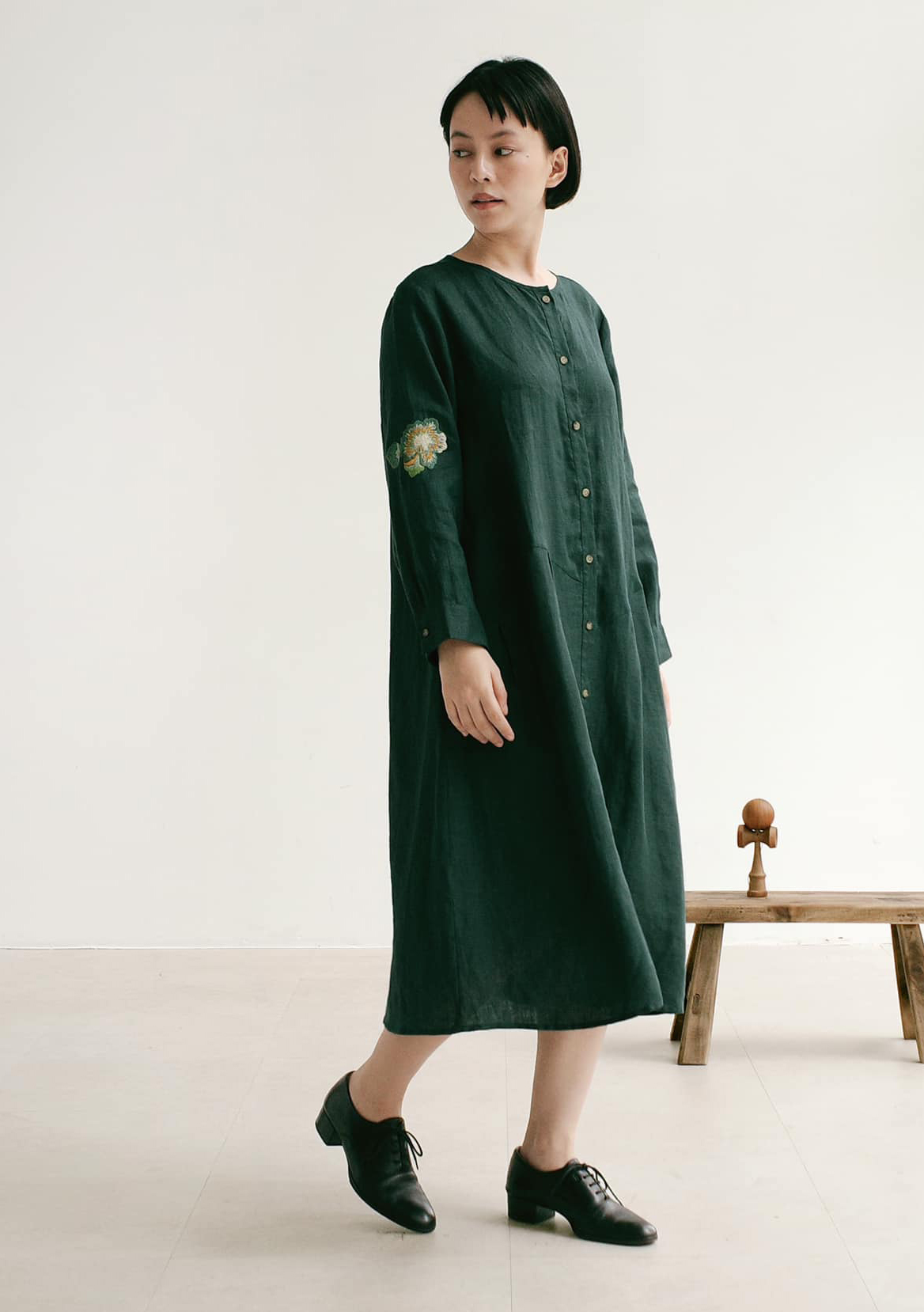 الملابس الكتانية تشكل لمسة مميزة لأسلوب الخريف - صورة 6 Trang phục linen là điểm nhấn riêng cho phong cách mùa thu- Ảnh 6.