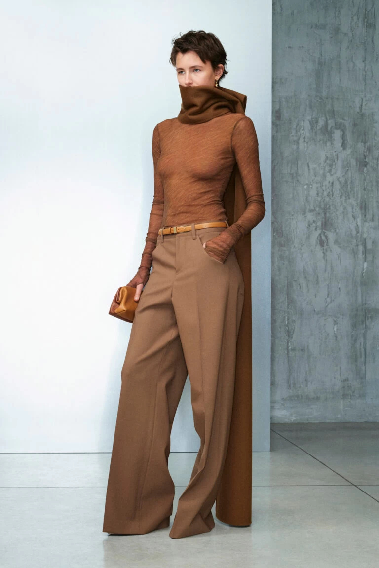 Najpiękniejsze spodnie tej jesieni w nowoczesnych i luksusowych odcieniach brązu - Zdjęcie 2. Những chiếc quần đẹp nhất mùa thu với tông màu nâu hiện đại, sang trọng- Ảnh 2.