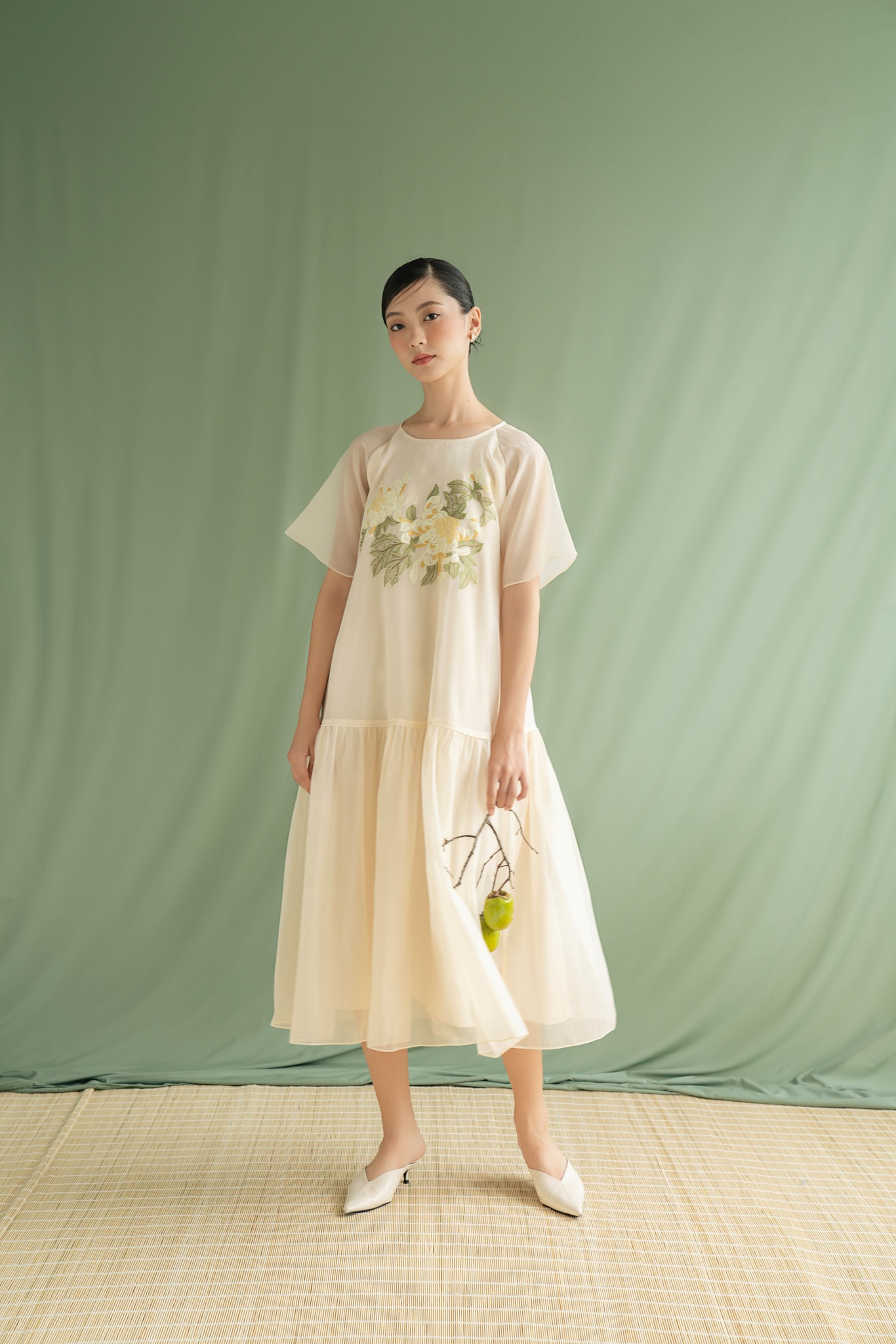 Krásné, volně splývavé šaty, které jí umožňují být sama sebou - Foto 2. Đầm suông xinh đẹp, tự do, cho nàng được là chính mình- Ảnh 2.