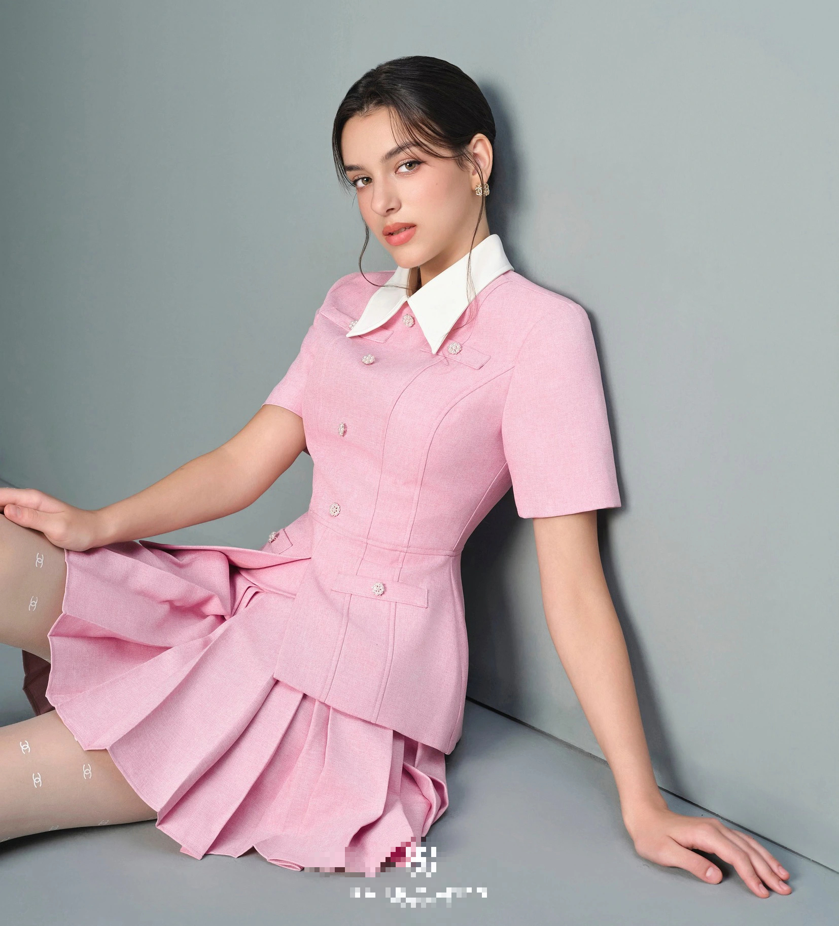 با سبک باکلاس ست ست لباس از پاییز لذت ببرید - عکس ۷. Tận hưởng mùa thu cùng phong thái sang chảnh đặc trưng của set đồng bộ- Ảnh 7.