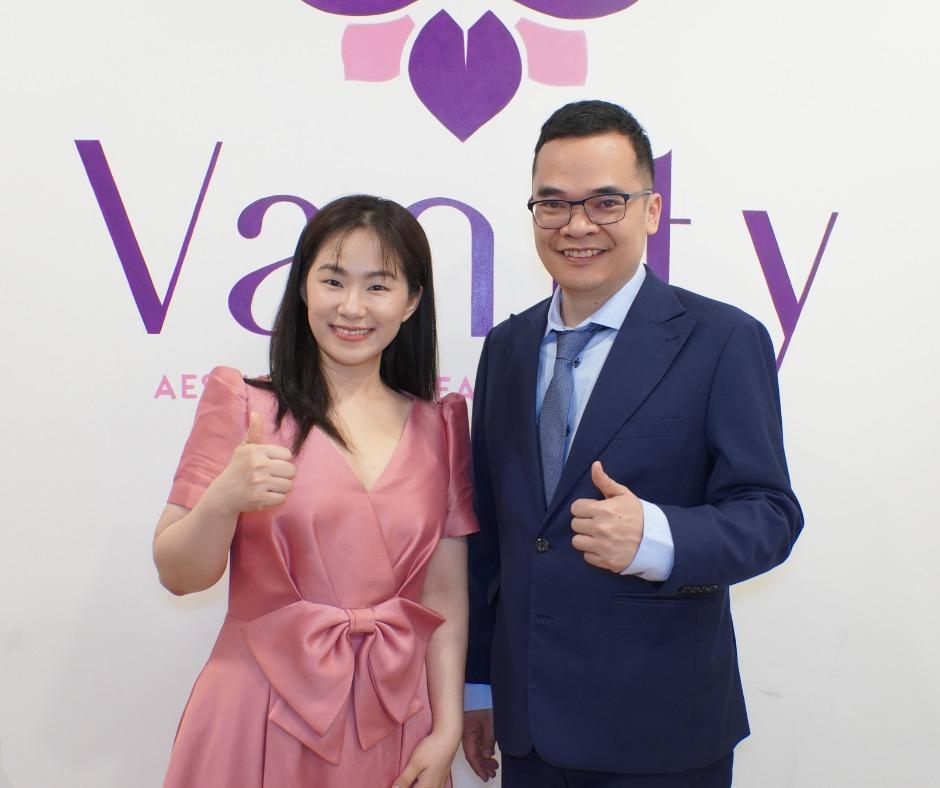 ពី 'ភ្ញាក់ផ្អើល' ទៅ 'អស្ចារ្យ' - ការសម្រកទម្ងន់យ៉ាងខ្លាំងរបស់ Luong Bich Huu រូបរាងថ្មី! - រូបថត ១. Từ 'bất ngờ' đến 'trầm trồ' - Lương Bích Hữu giảm cân ngoạn mục, diện mạo mới!- Ảnh 1.