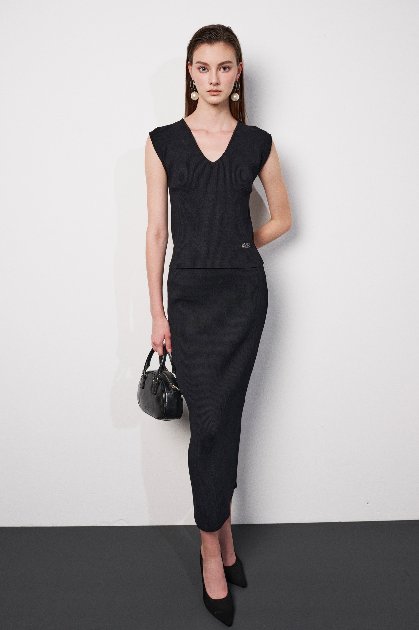 با سبک شیک ست ست لباس از پاییز لذت ببرید - عکس 10. Tận hưởng mùa thu cùng phong thái sang chảnh đặc trưng của set đồng bộ- Ảnh 10.