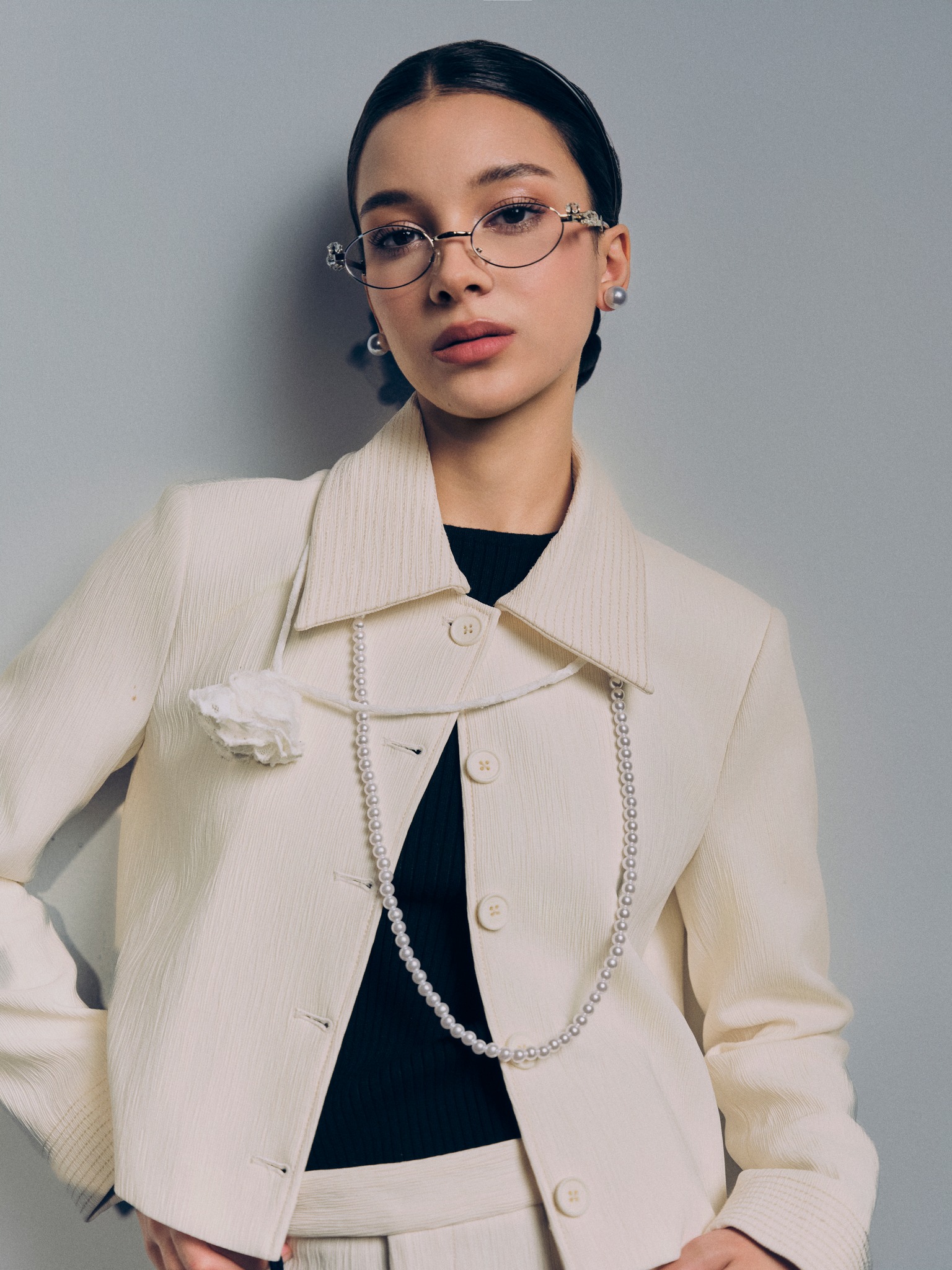 با سبک شیک و خاص این ست ست، از پاییز لذت ببرید - عکس ۱. Tận hưởng mùa thu cùng phong thái sang chảnh đặc trưng của set đồng bộ- Ảnh 1.