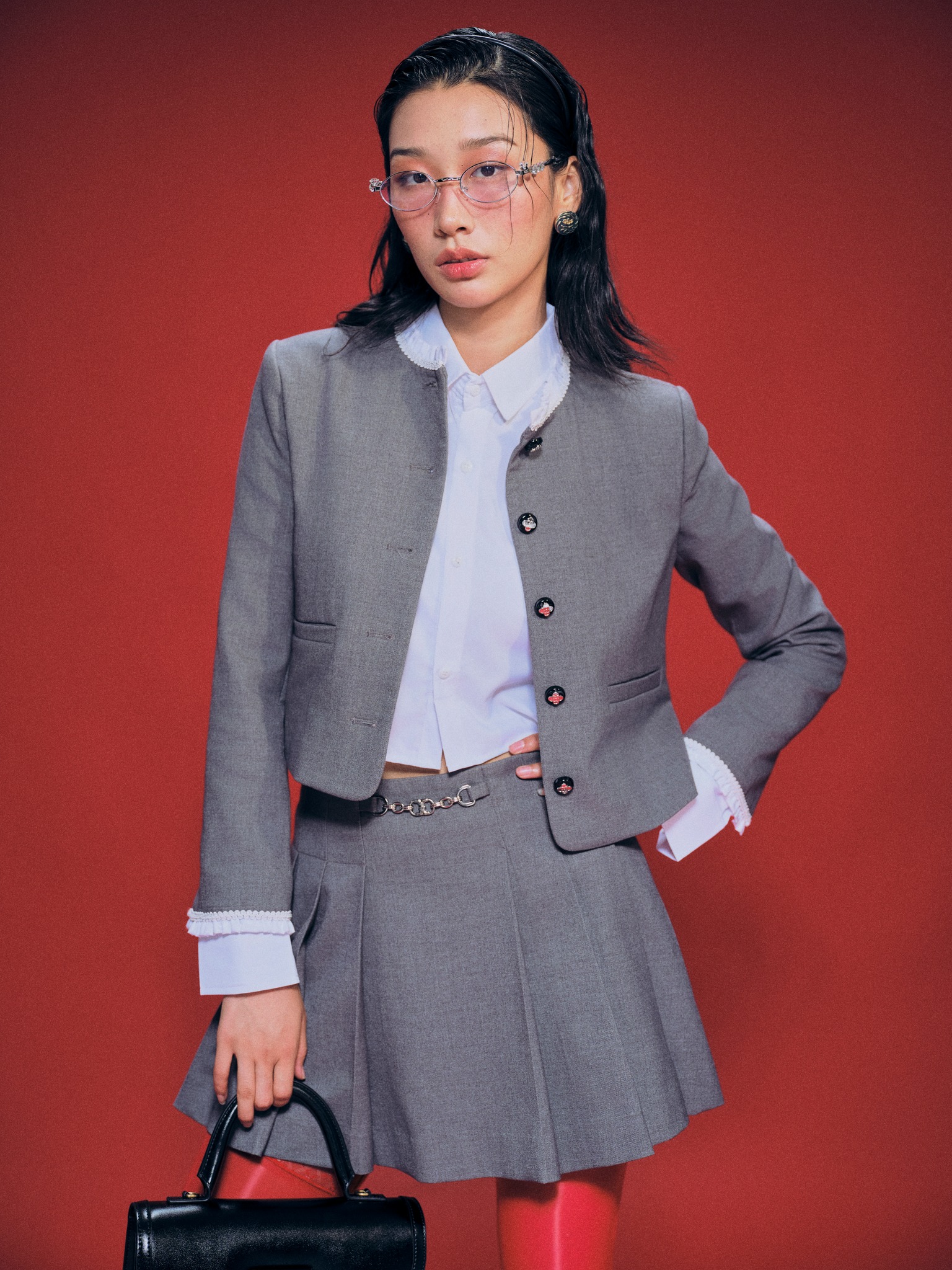 با سبک شیک ست ست لباس از پاییز لذت ببرید - عکس ۱۱. Tận hưởng mùa thu cùng phong thái sang chảnh đặc trưng của set đồng bộ- Ảnh 11.