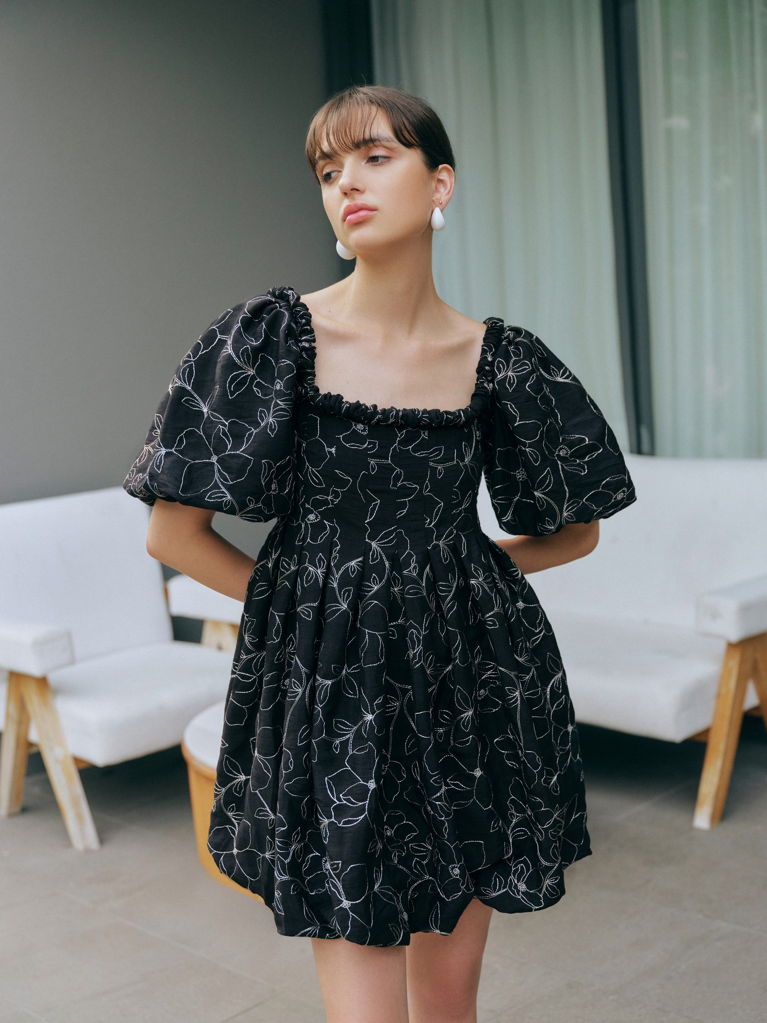 Krásné, volně splývavé šaty, které jí umožňují být sama sebou - Foto 6. Đầm suông xinh đẹp, tự do, cho nàng được là chính mình- Ảnh 6.