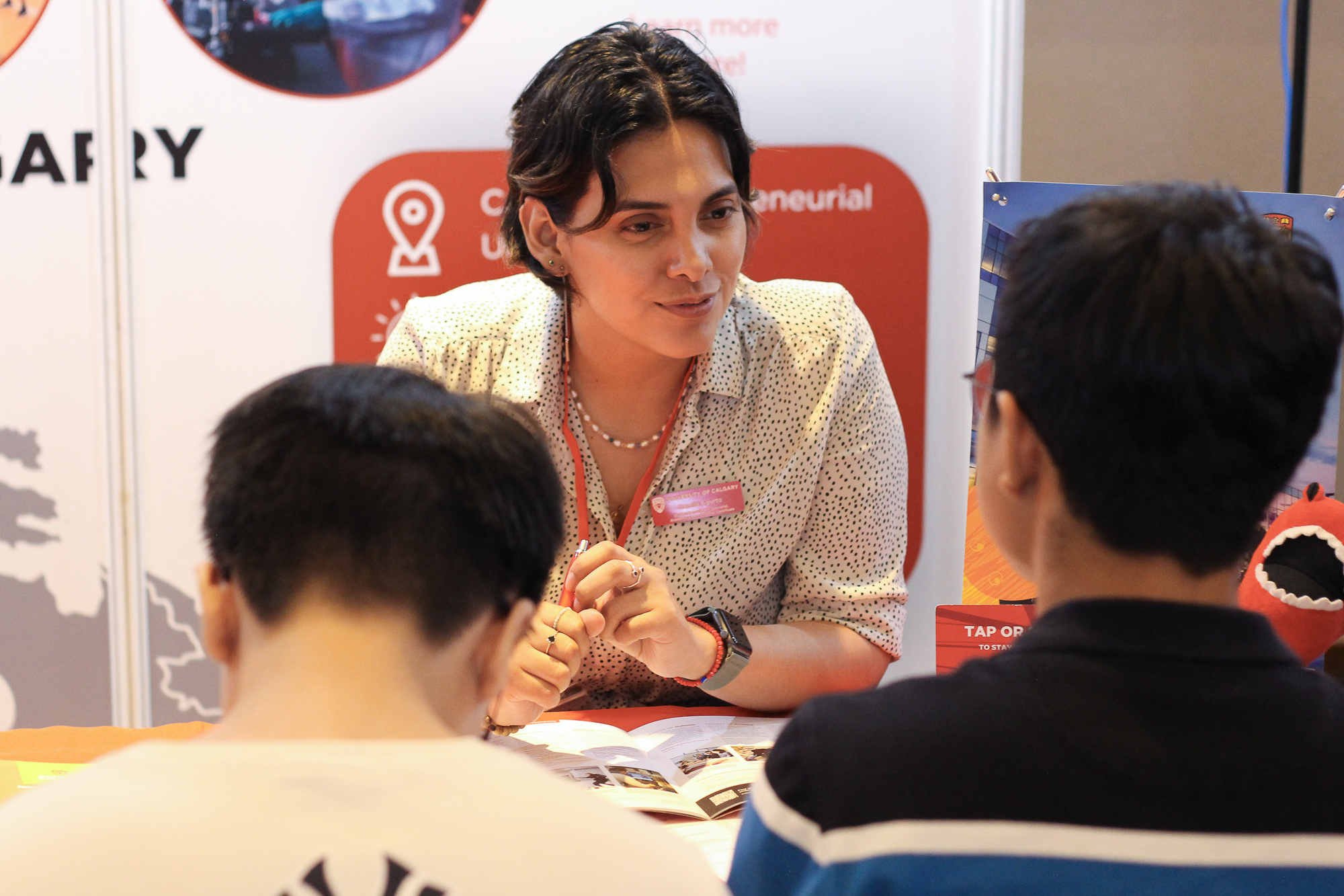 Du học sinh Việt trả bao nhiêu để ở lại các nước làm việc sau tốt nghiệp? - Ảnh 2.