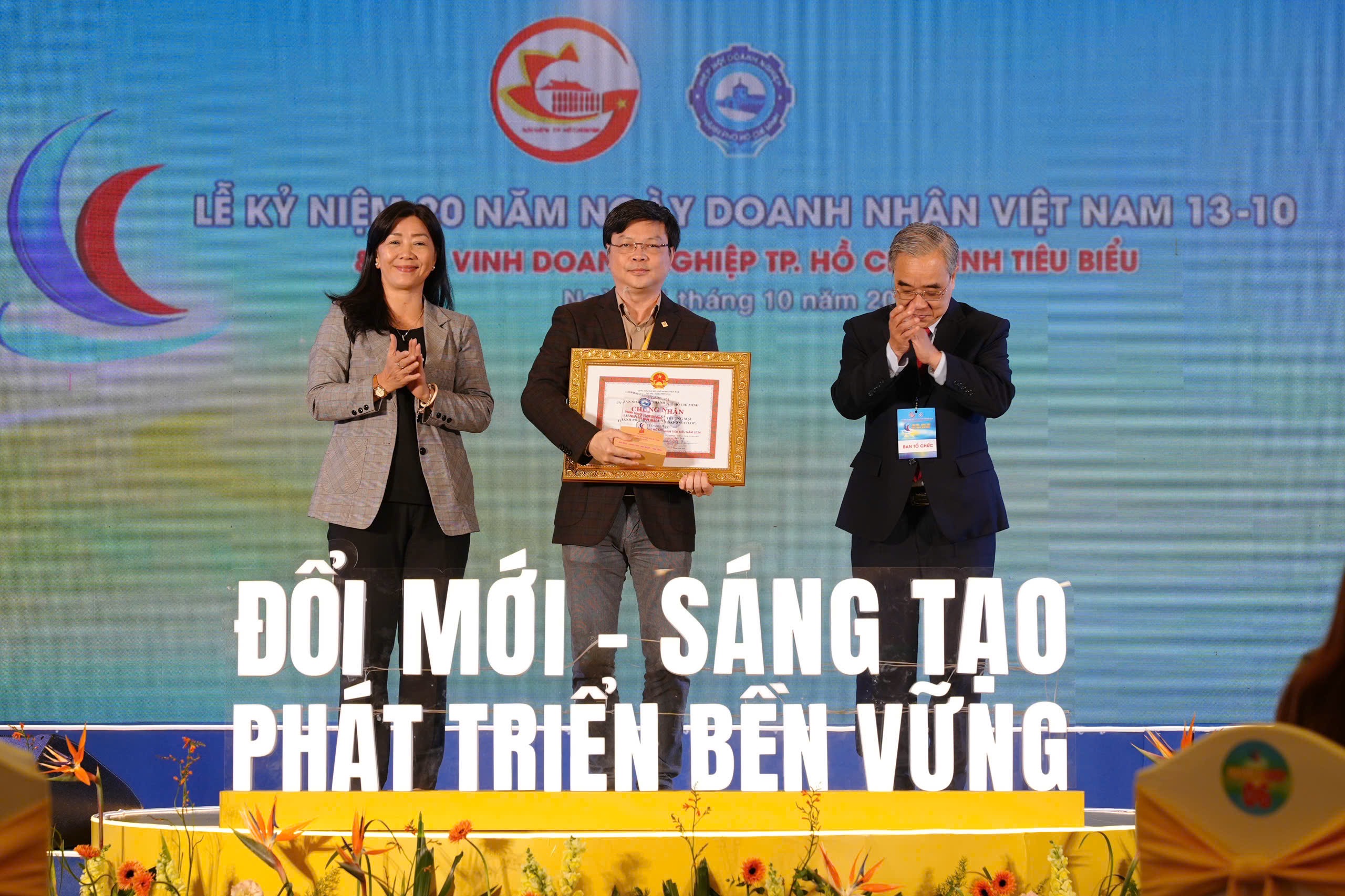 Saigon Co.op được công nhận doanh nghiệp tiêu biểu năm 2024- Ảnh 1. Saigon Co.op được công nhận doanh nghiệp tiêu biểu năm 2024- Ảnh 1.