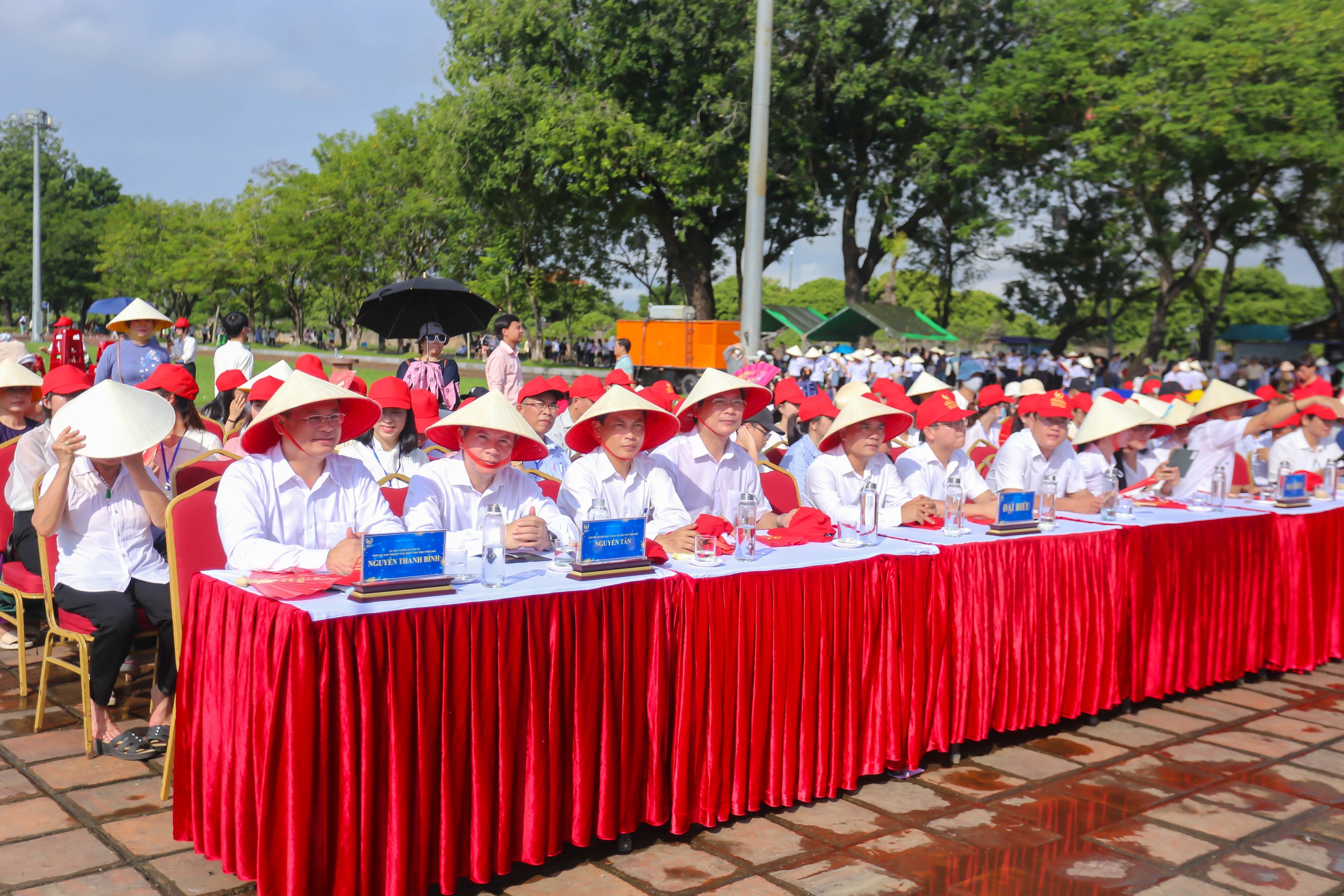 Hàng ngàn người bùng nổ cảm xúc khi Phú Đức mang vòng nguyệt quế về cho Huế- Ảnh 6.