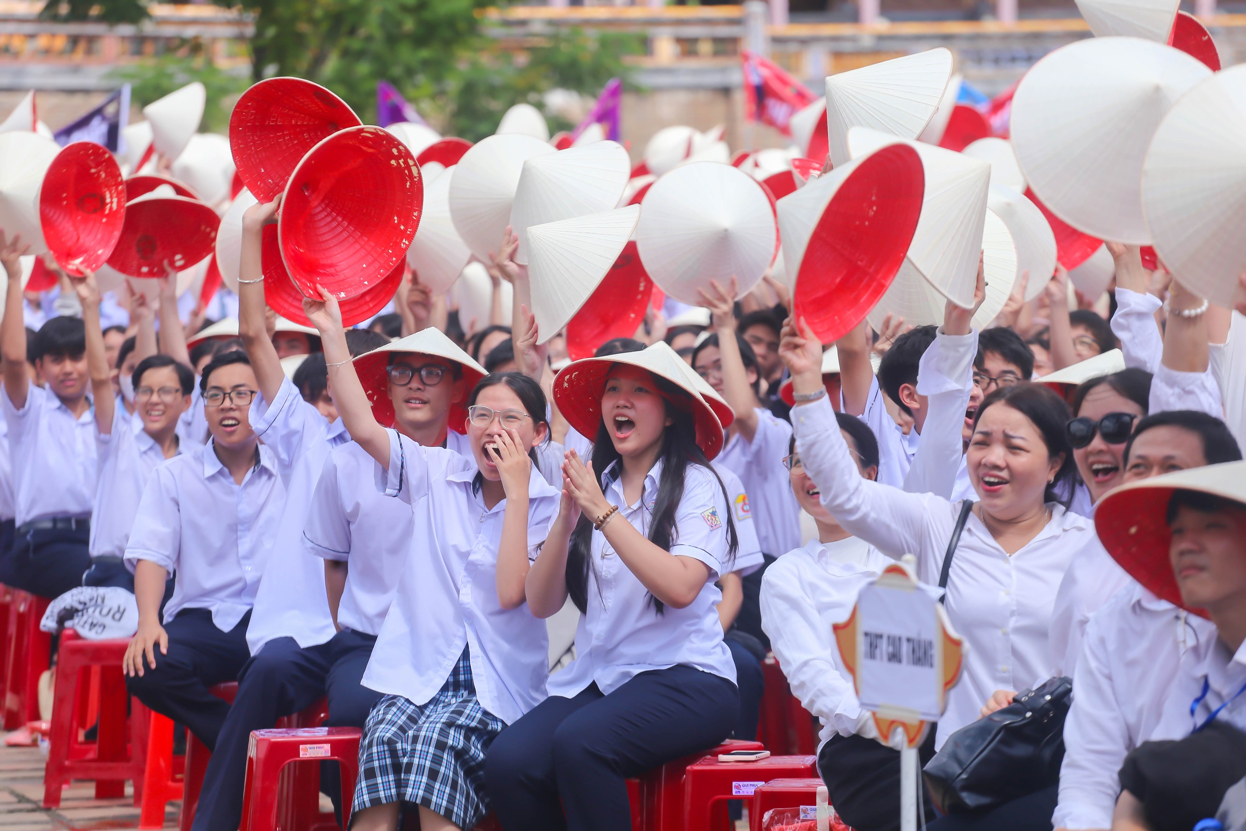 Hàng ngàn người bùng nổ cảm xúc khi Phú Đức mang vòng nguyệt quế về cho Huế- Ảnh 4.