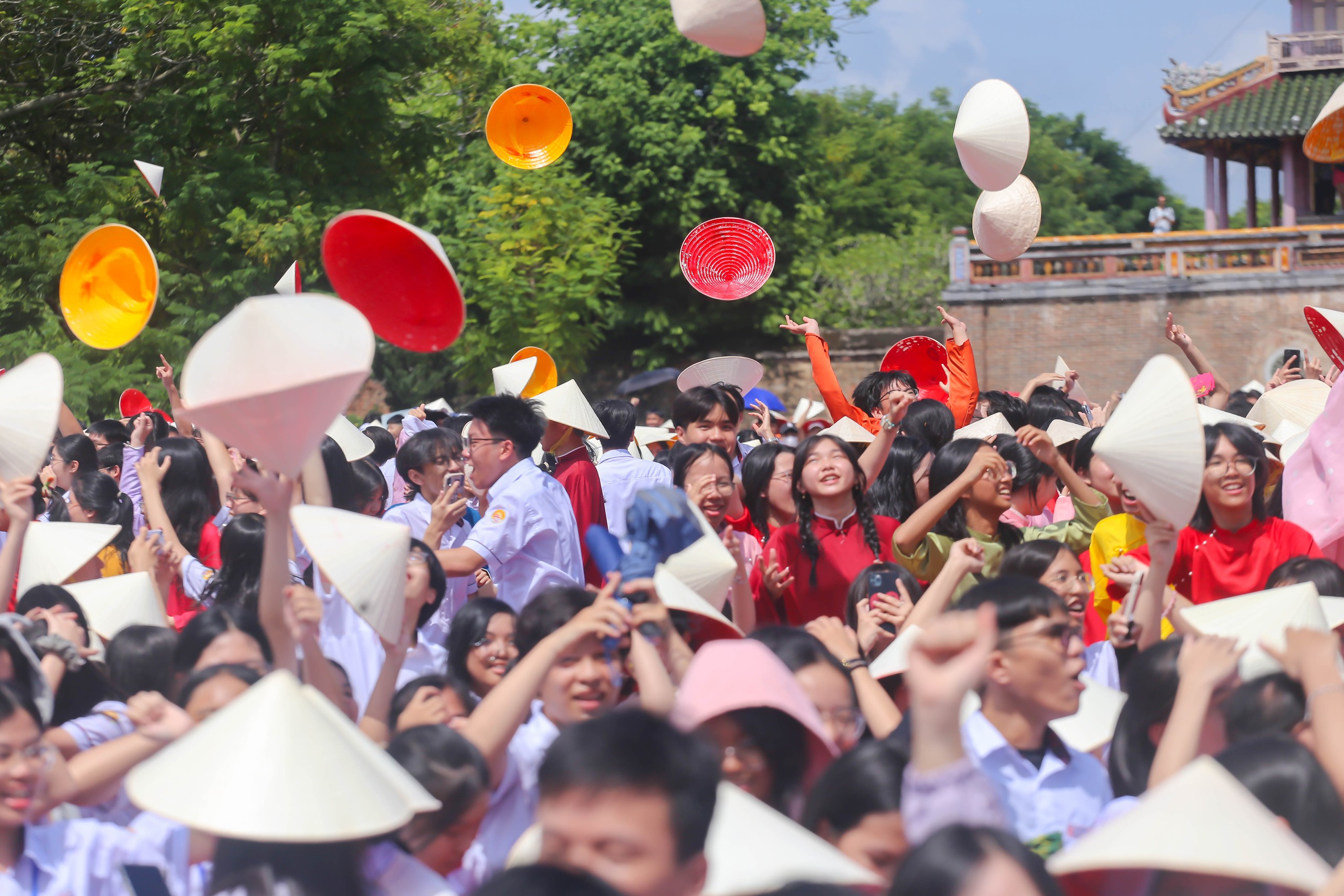 Hàng ngàn người bùng nổ cảm xúc khi Phú Đức mang vòng nguyệt quế về cho Huế- Ảnh 7.