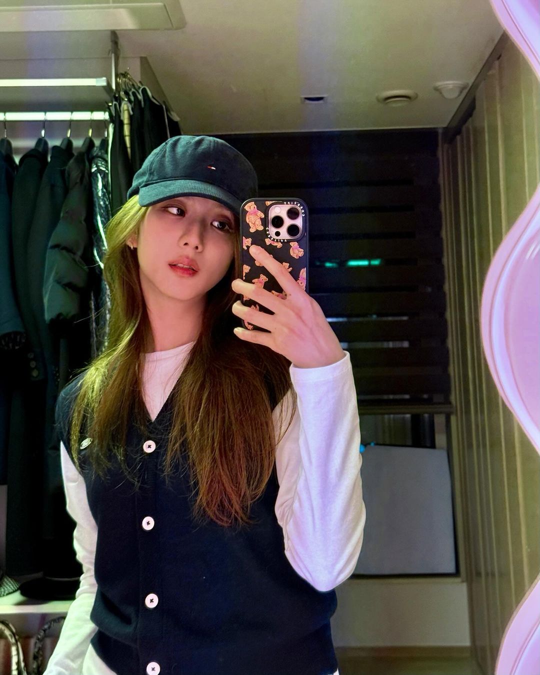 Rahasia menaklukkan gaya minimalis yang sederhana namun trendi - Foto 2. Bí quyết chinh phục phong cách minimalism đơn giản mà vẫn thời thượng- Ảnh 2.