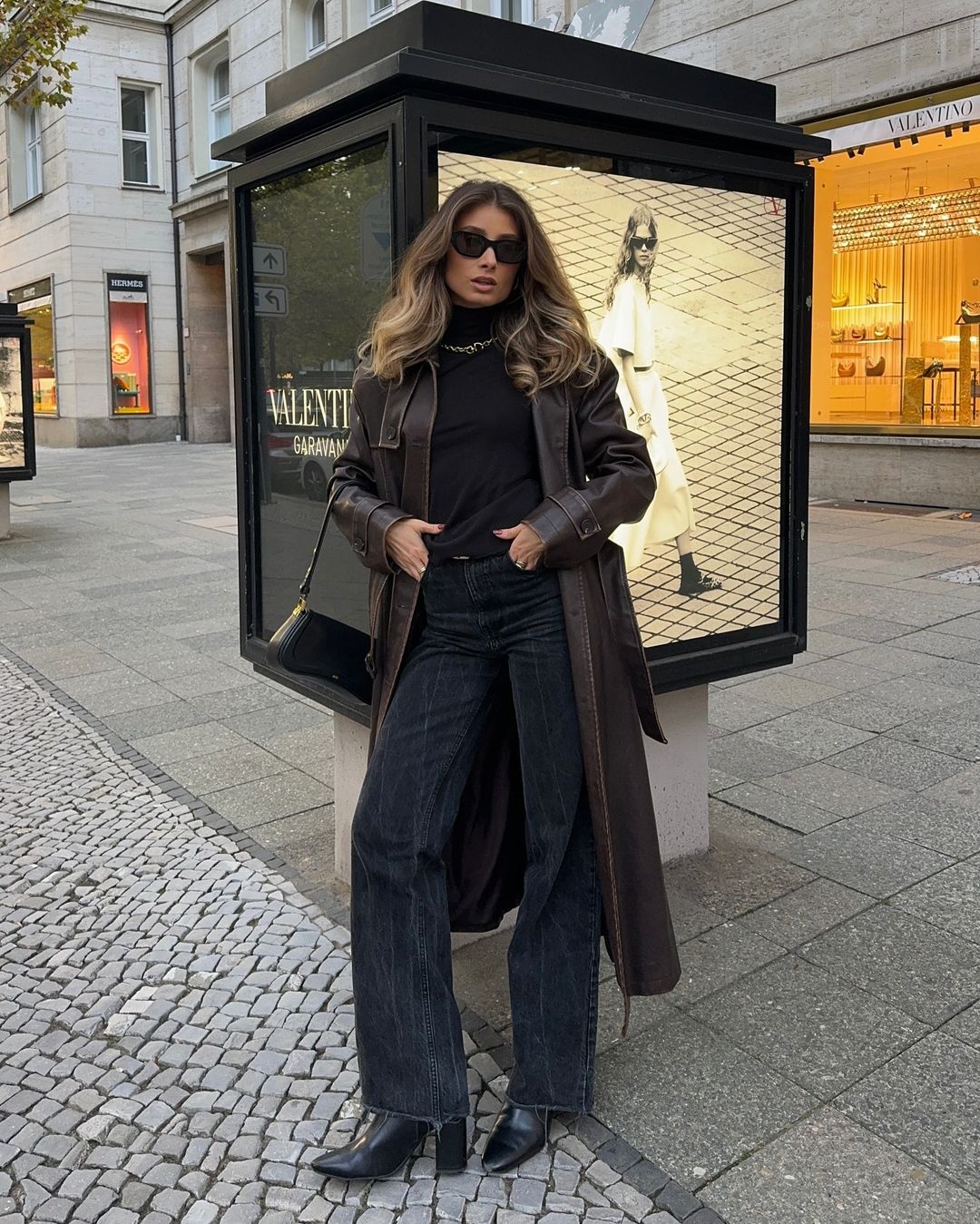 Khẳng định nét cá tính riêng với áo khoác oversized- Ảnh 6. Khẳng định nét cá tính riêng với áo khoác oversized- Ảnh 6.